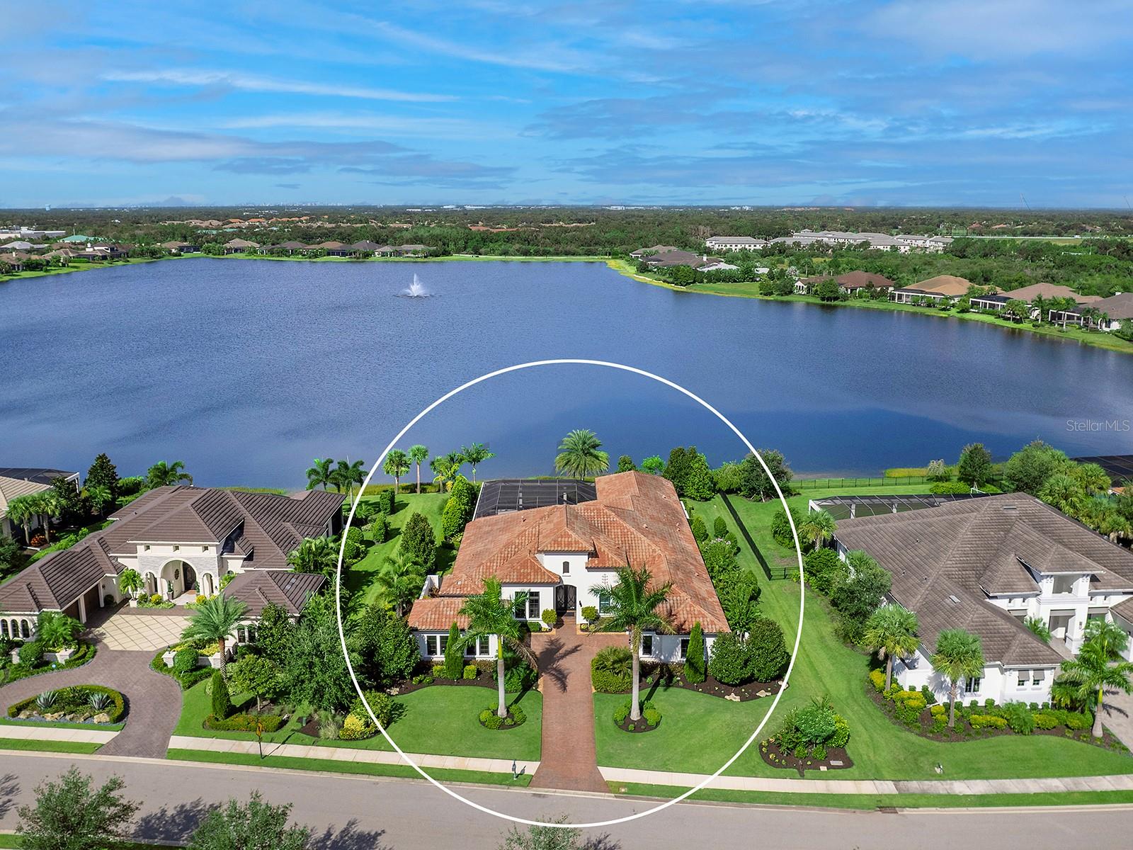 LAKE CLUB - Residential