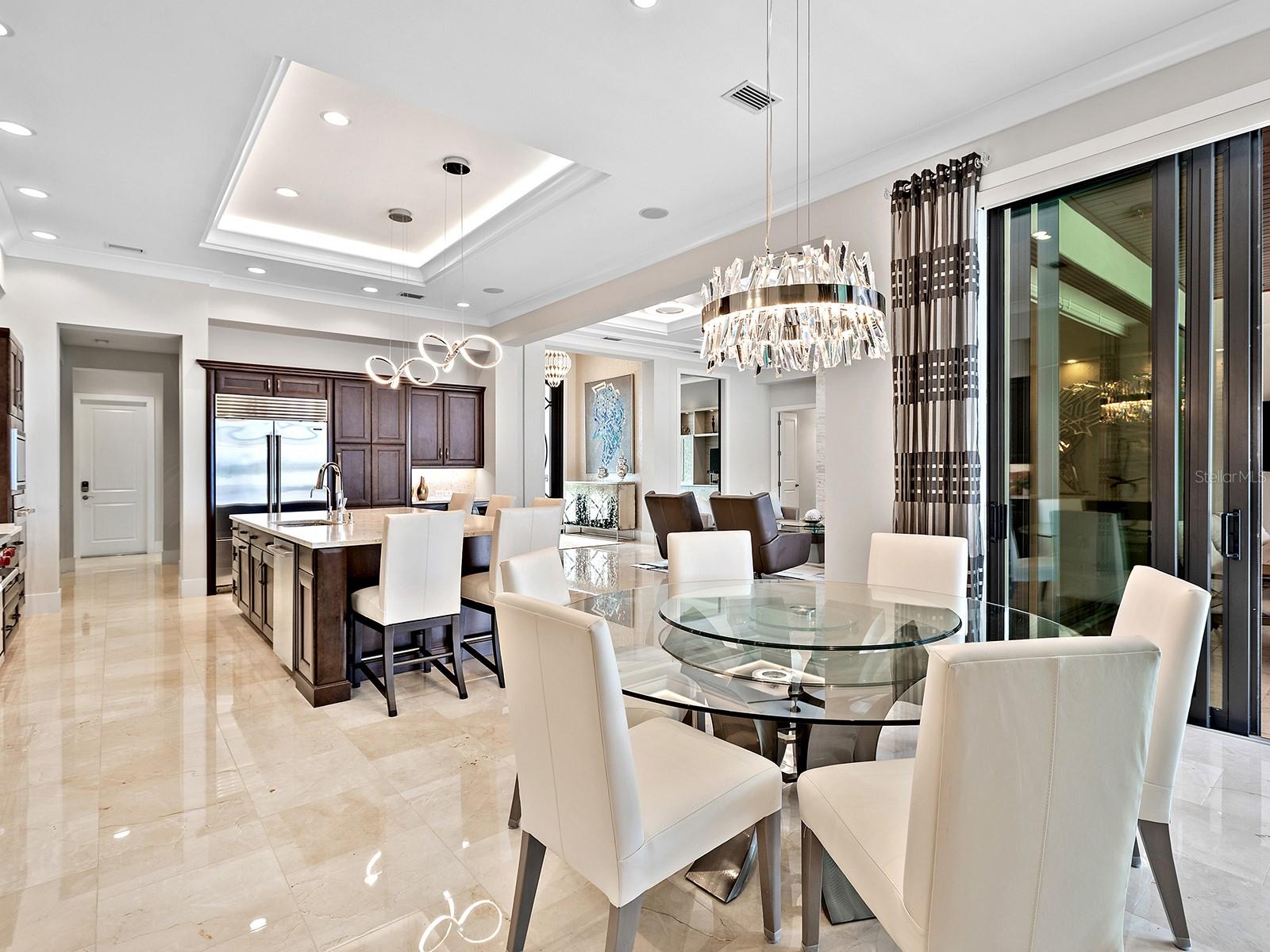 LAKE CLUB - Residential