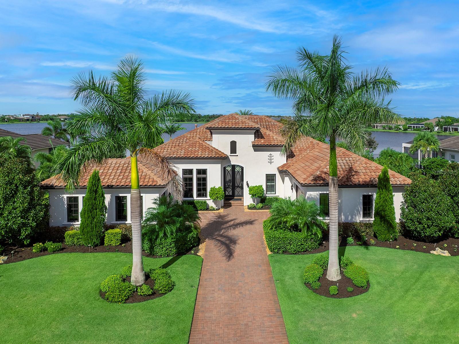 LAKE CLUB - Residential