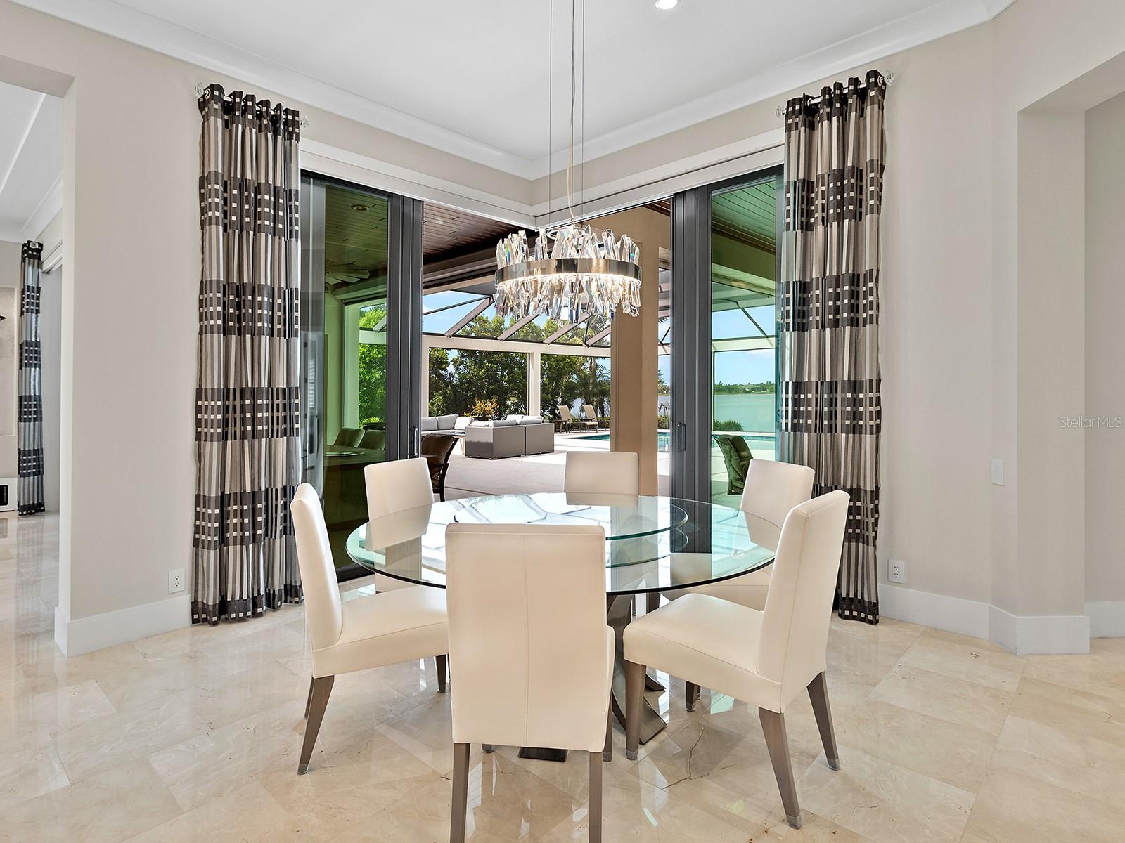 LAKE CLUB - Residential