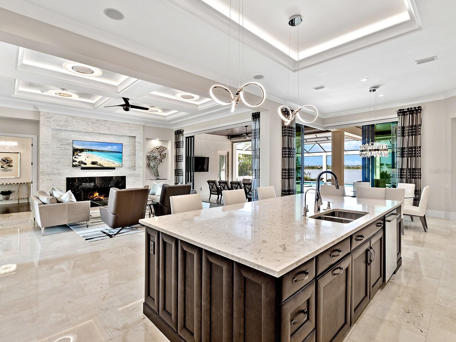 LAKE CLUB - Residential