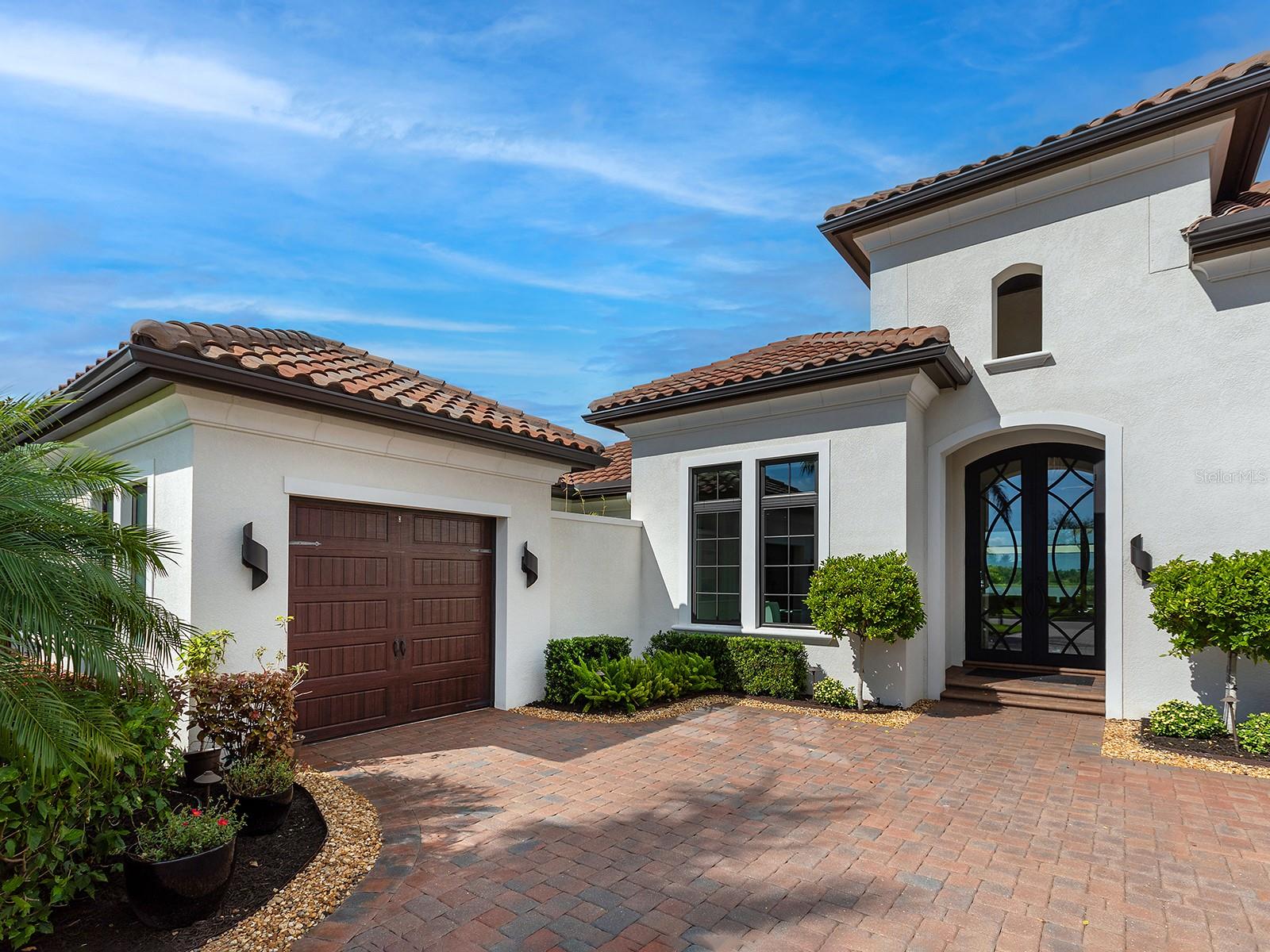 LAKE CLUB - Residential