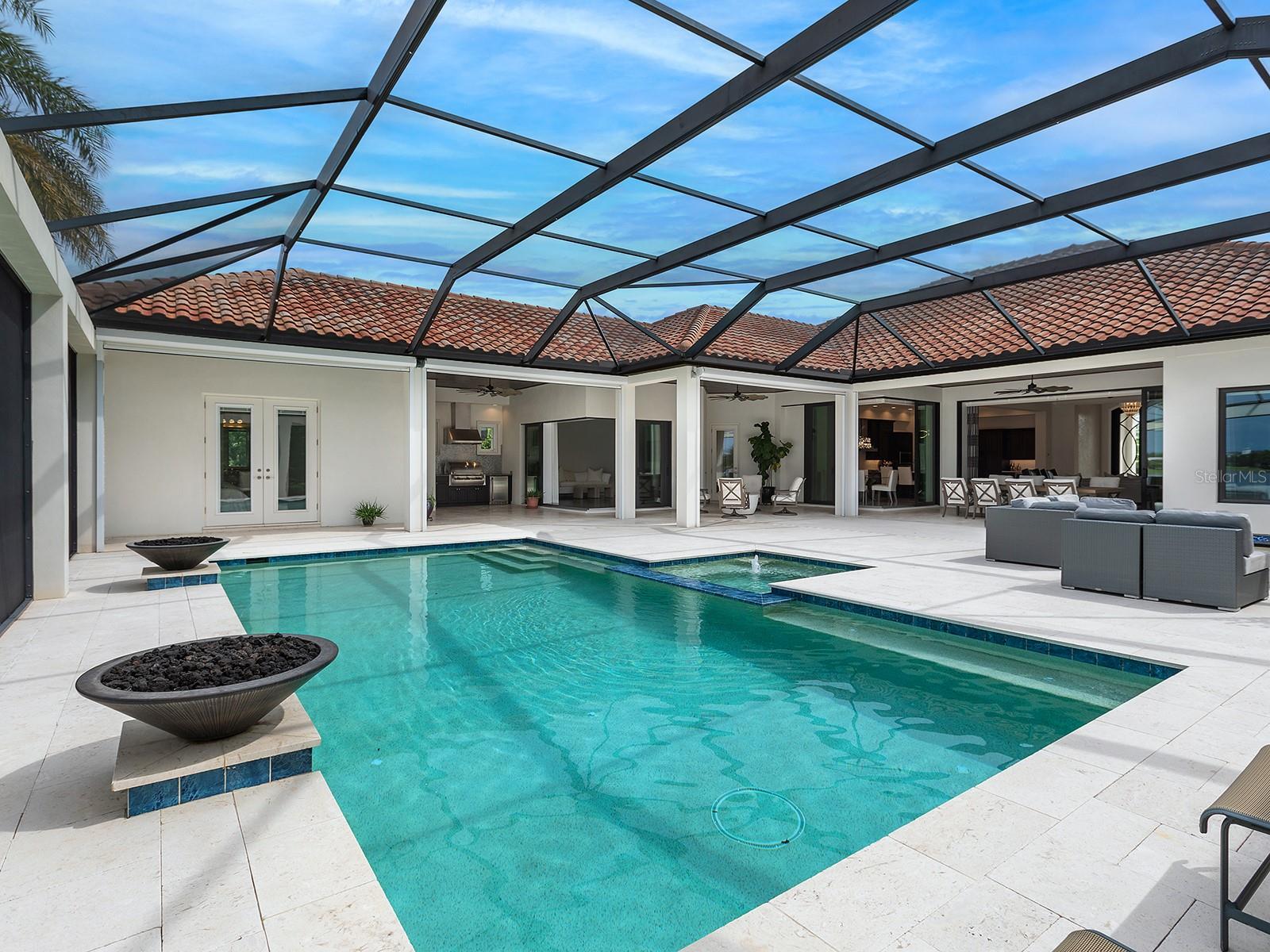 LAKE CLUB - Residential