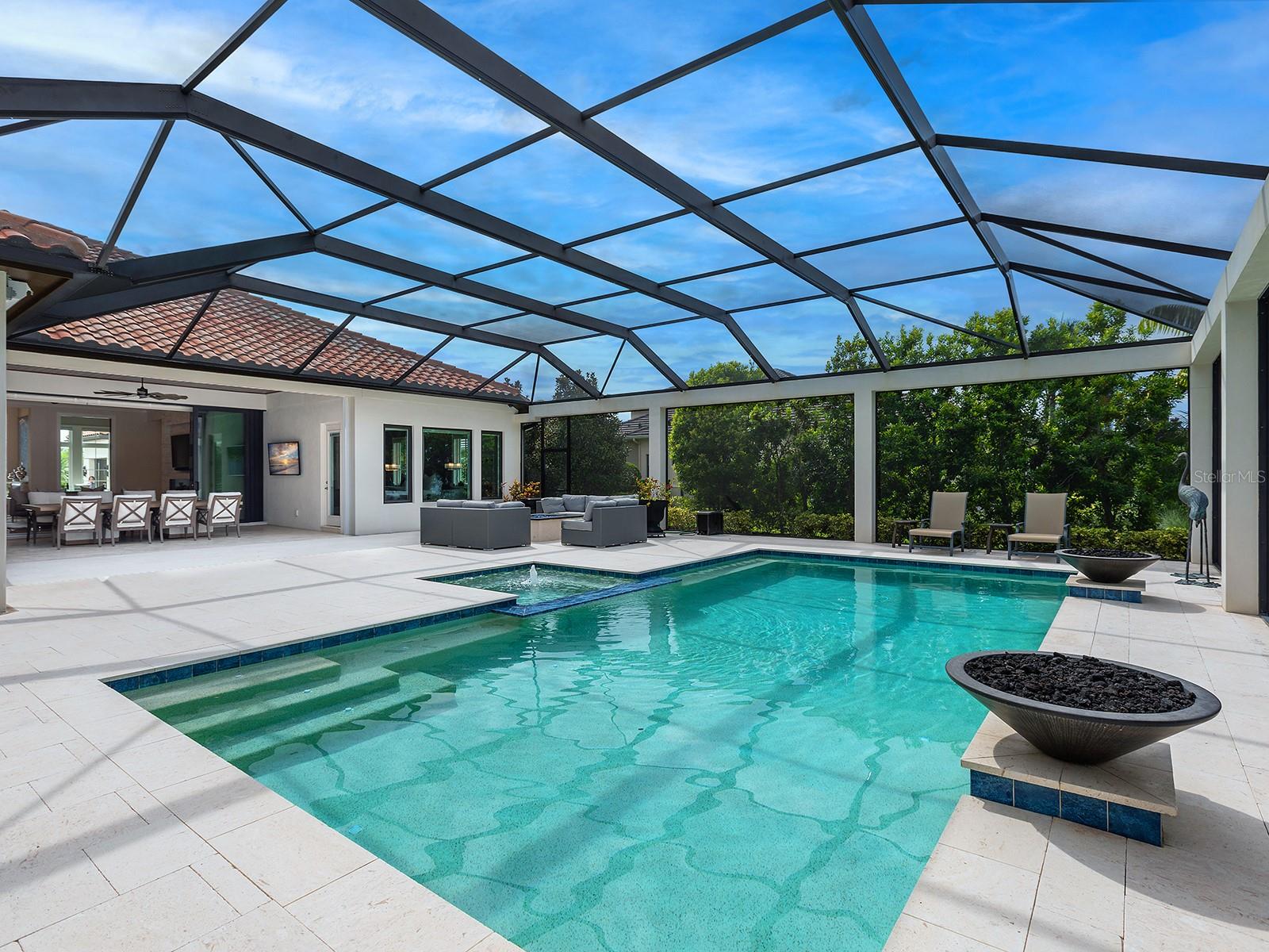 LAKE CLUB - Residential