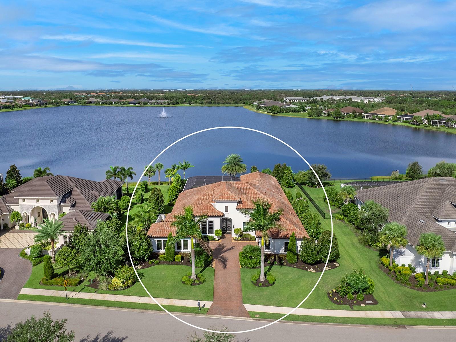 LAKE CLUB - Residential