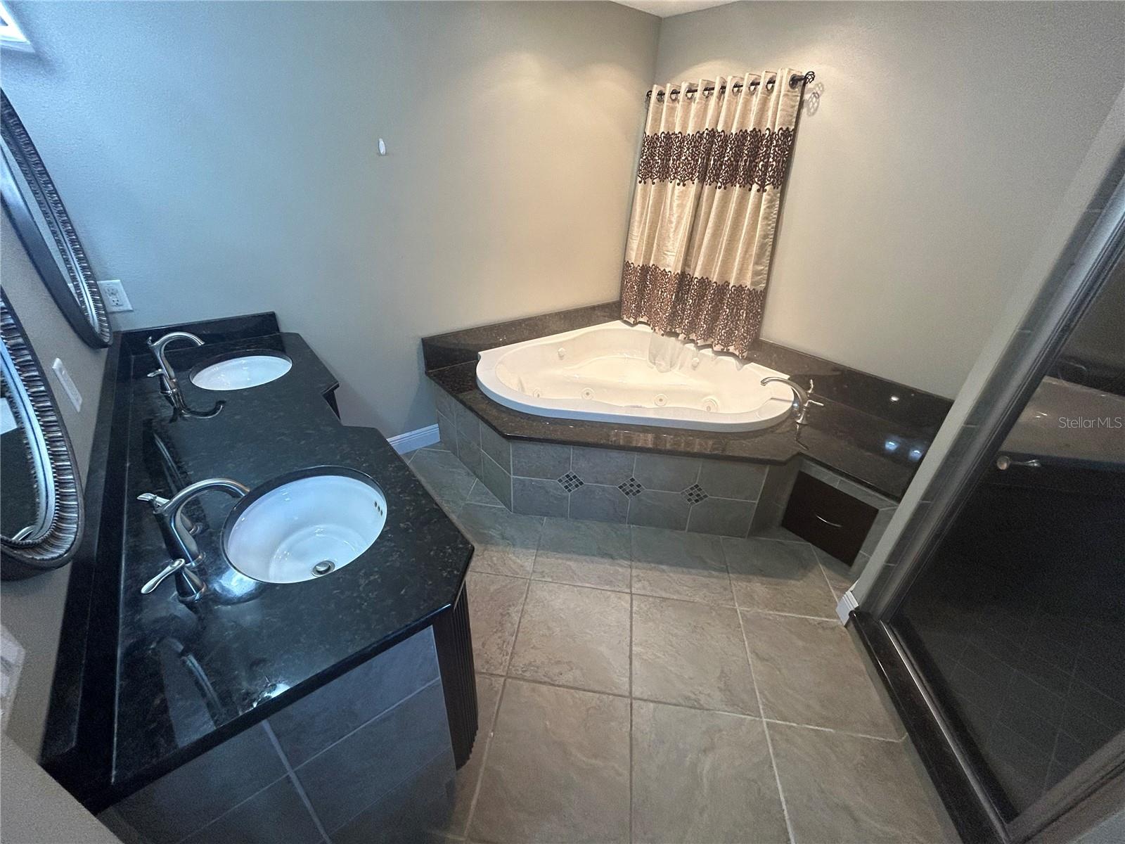 AVONDALE - Residential