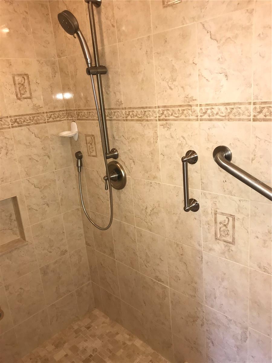 PINE MEADOW SUB - Residential Lease