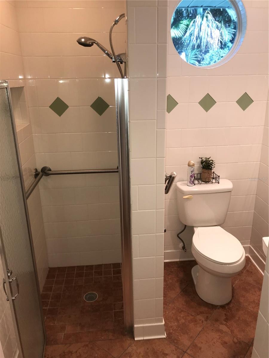 PINE MEADOW SUB - Residential Lease