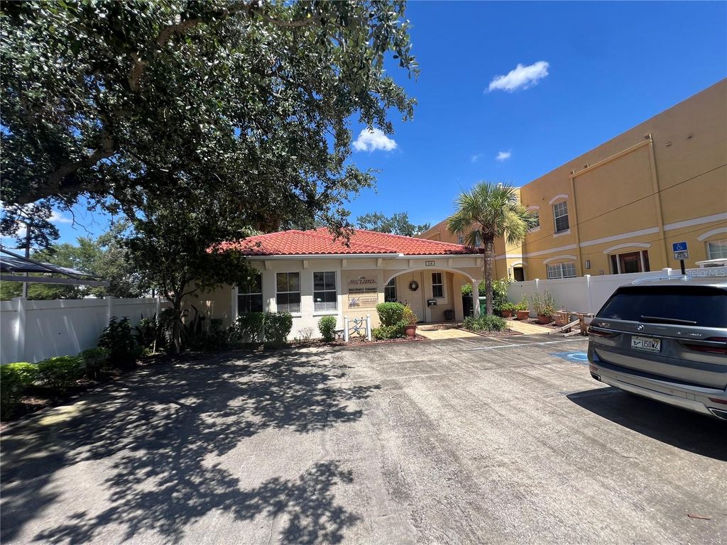 Photo of 114 S Fremont Avenue, Tampa, FL 33606 (MLS # TB8412153)
