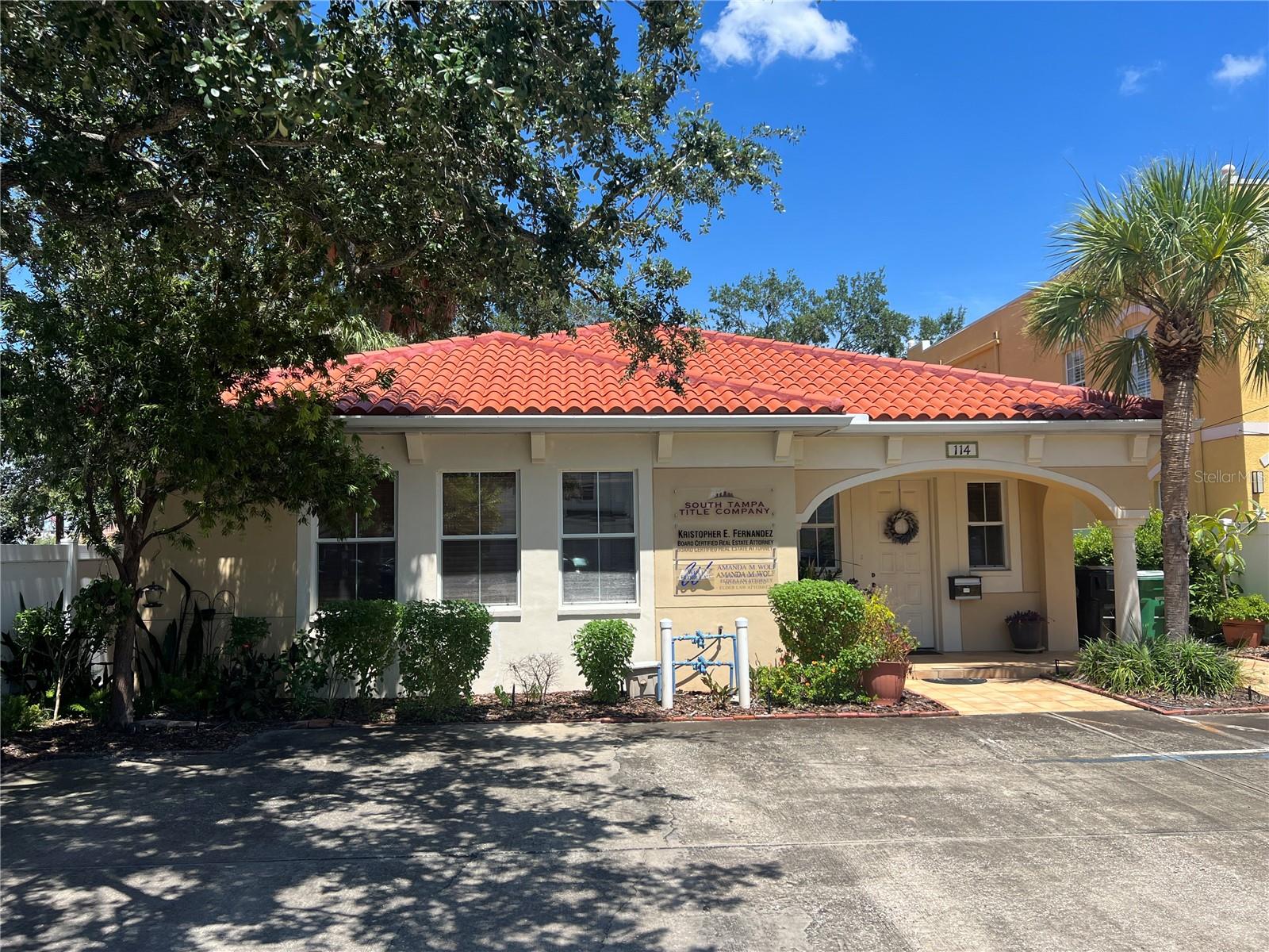 This 2,298 SF single story professional office located on a 6,630 SF lot is a rare find in the highly sought after South Tampa market. Built in 2004, the building offers all of the modern conveniences and reliability that many of the older structures familiar to this market fail to provide such as high ceilings, block construction, and an open and spacious floorplan. The building has a new barrel tile roof (November 2024) and the owners have meticulously maintained both the building and the landscaping over their 21 year occupancy. Currently home to a law firm, the entryway opens to a tastefully decorated waiting room and reception office with an adjacent and spacious conference room which currently seats 8 guests but with ample room to accommodate double that amount. Just down the hallway, there are 3 large offices, two of which measure approximately 14 x 15 and a large corner executive office which is 17 x 20. There is also a centralized administrative processing area with storage / file room and built-in cabinetry and counter space to gather around and spread out numerous documents. There is also a plumbed staff break room and restroom and 5 additional covered parking spaces to the rear of the space to keep your vehicle cool during those hot Florida days. All furniture and decor is available to a new buyer for a truly turnkey opportunity. One block from Kennedy Boulevard and only minutes to downtown Tampa, this building is the perfect location for the professional office user that wants to stay in the center of this vibrant and attractive South Tampa / Hyde Park market.
Located in South Tampa next to W. Kennedy Boulevard with close access to the Selmon Express and I-275, offering easy access to surrounding areas, including downtown.