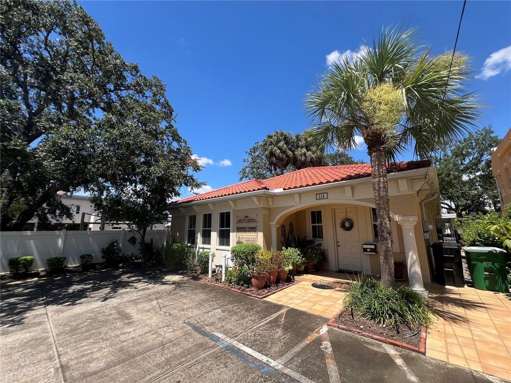 Photo of 114 S Fremont Avenue, Tampa, FL 33606 (MLS # TB8412153)