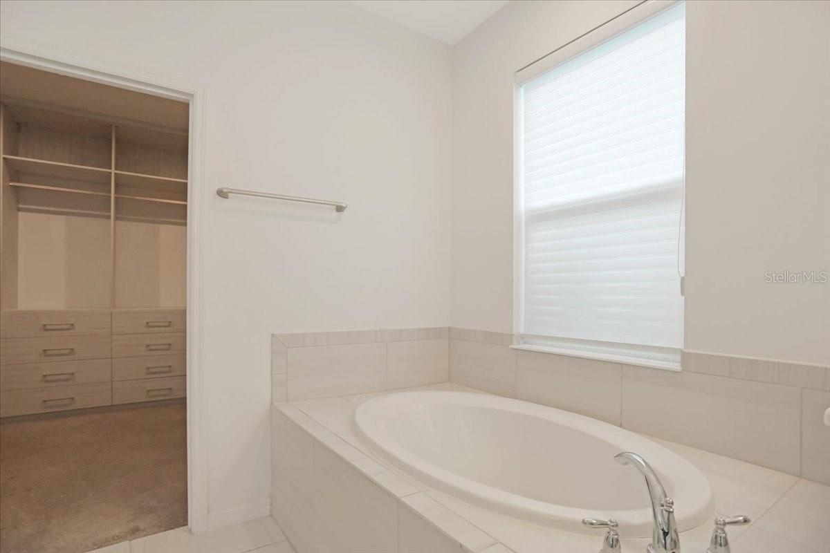 BELLALAGO PH 4K - Residential Lease