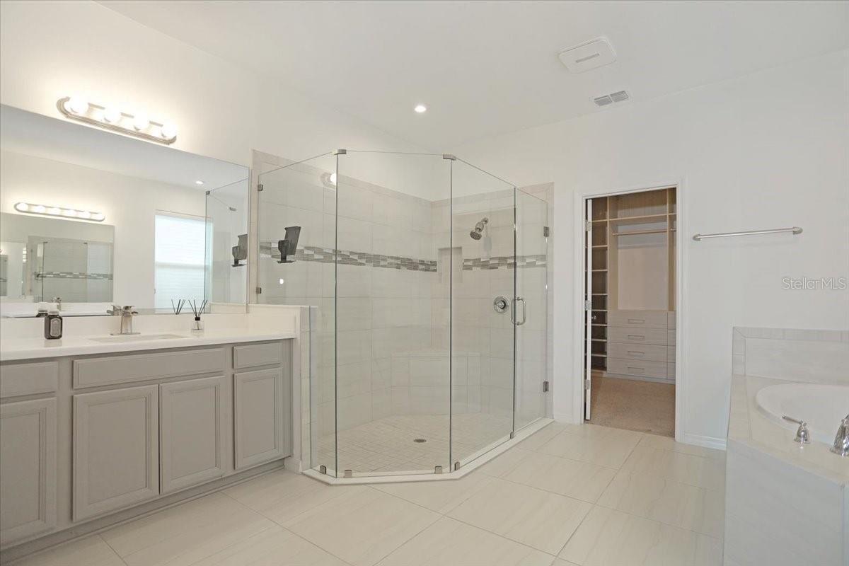 BELLALAGO PH 4K - Residential Lease