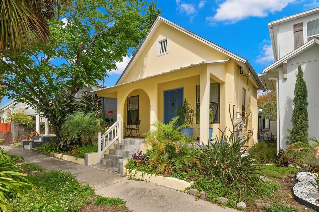 Photo of 2339 W Walnut Street, Tampa, FL 33607 (MLS # TB8486872)