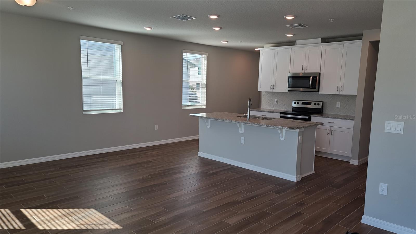 PRAIRIE MEADOWS - Residential Lease