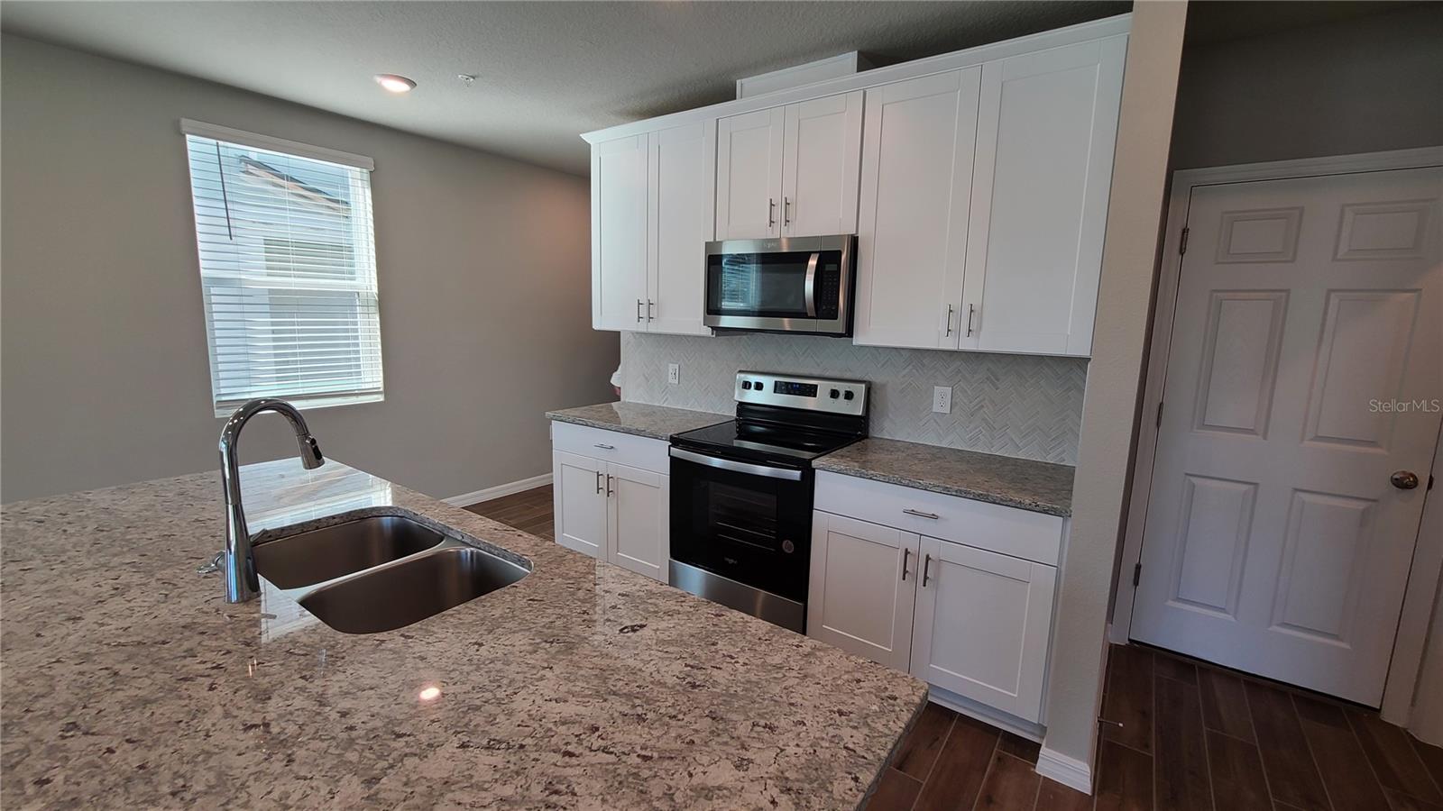 PRAIRIE MEADOWS - Residential Lease