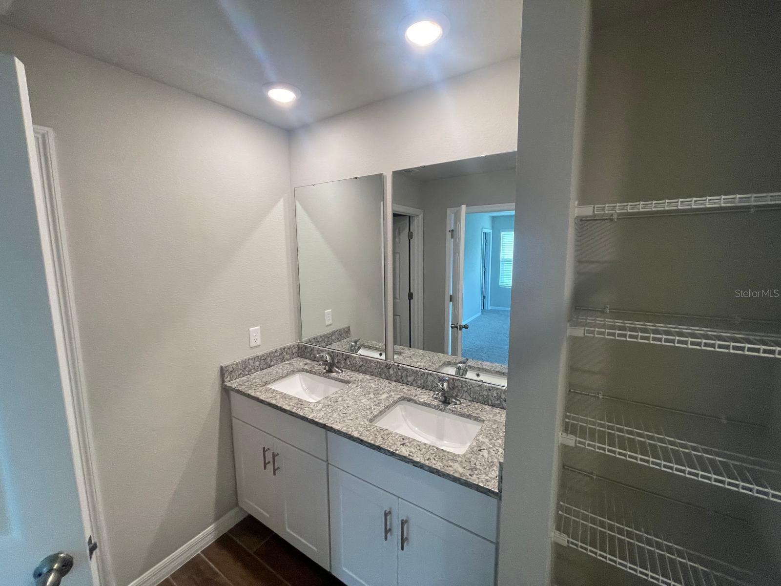 PRAIRIE MEADOWS - Residential Lease