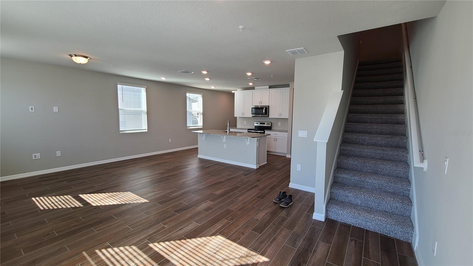 PRAIRIE MEADOWS - Residential Lease