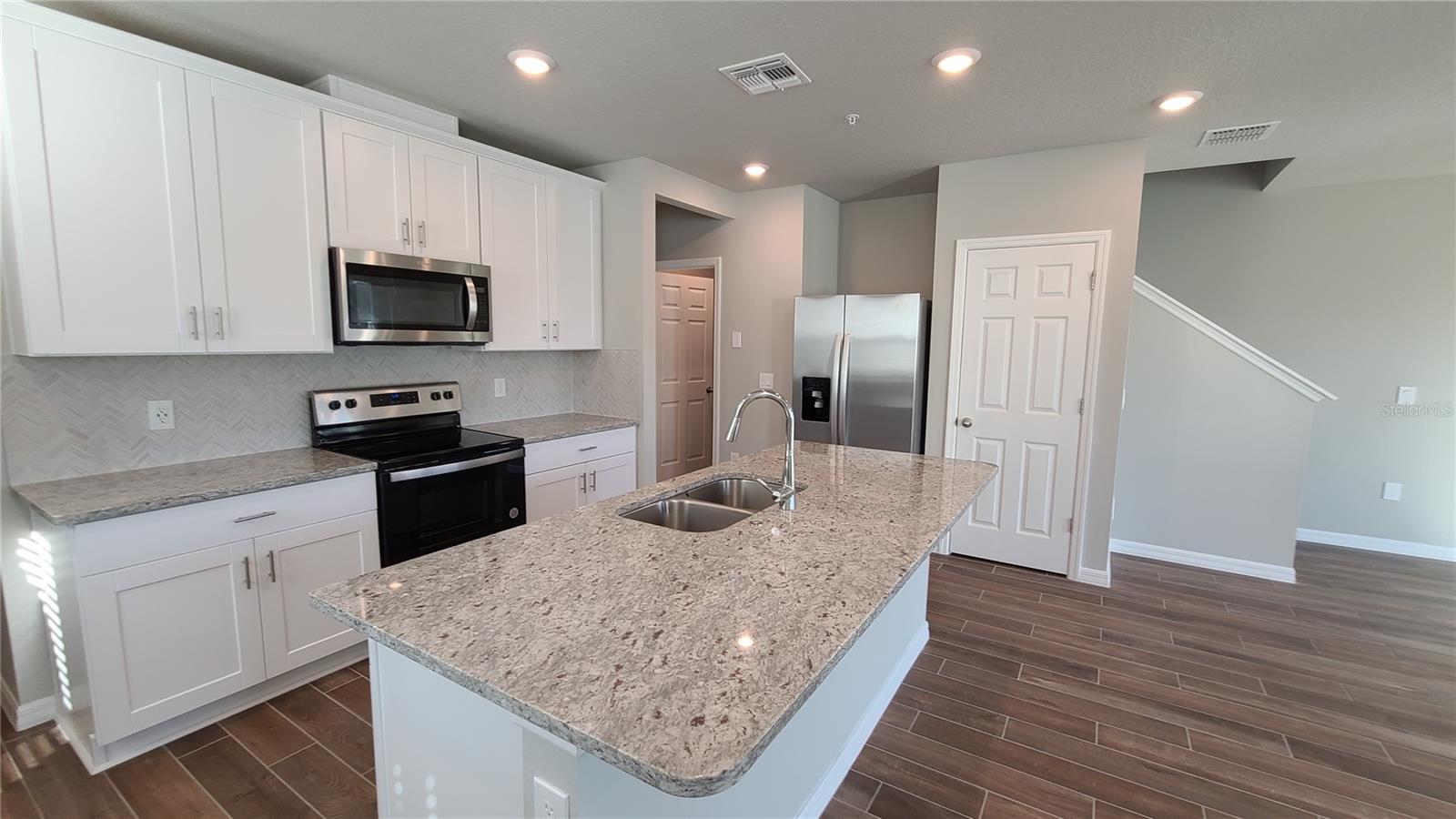 PRAIRIE MEADOWS - Residential Lease