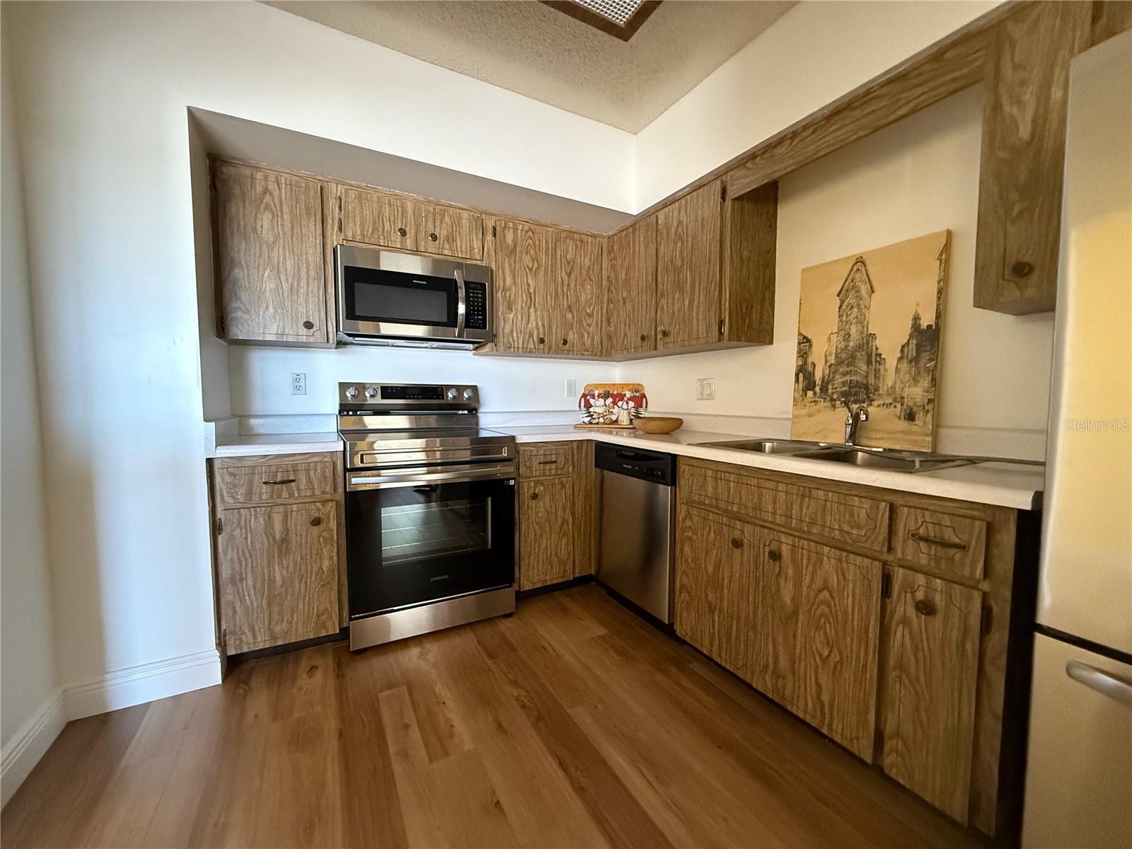 HARBOR OAKS PLACE CONDO - Residential Lease