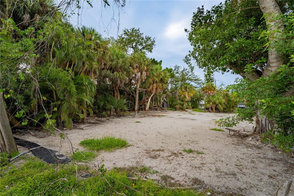 Photo of 5323 Calle Florida, Sarasota, FL 34242 (MLS # N6145586)