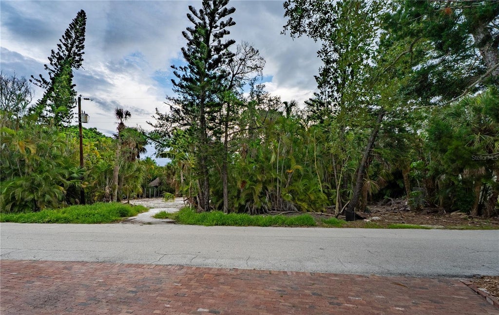 Photo of 5323 Calle Florida, Sarasota, FL 34242 (MLS # N6145586)