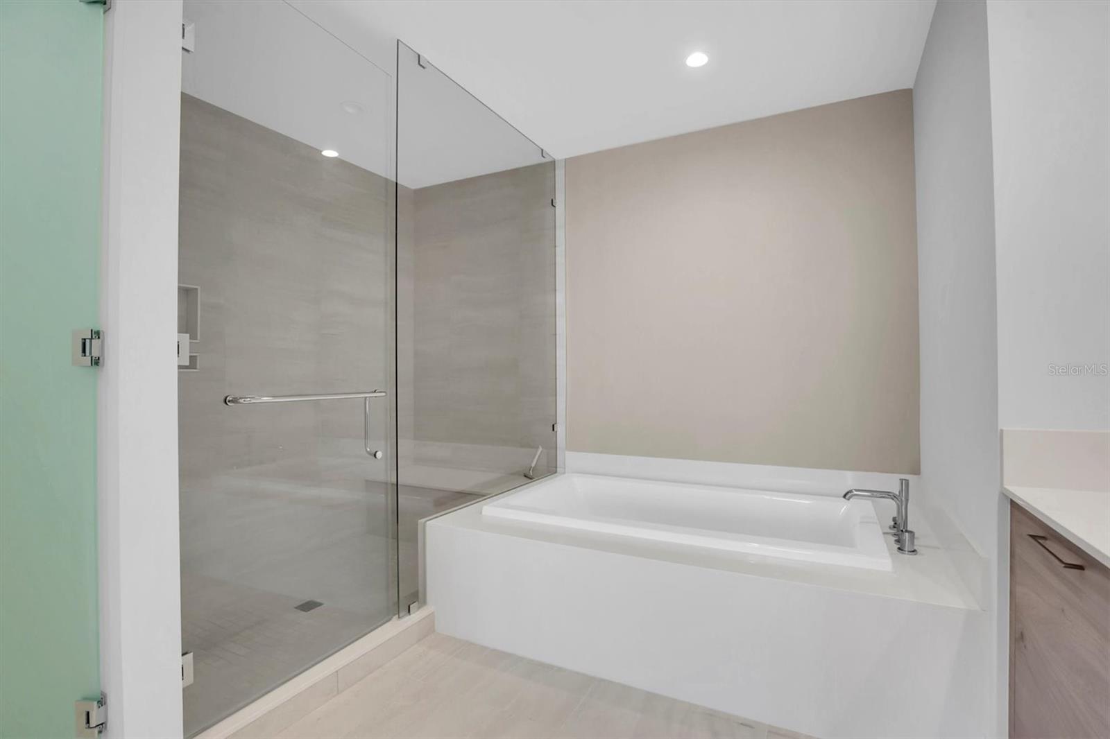 SALTAIRE CONDO - Residential