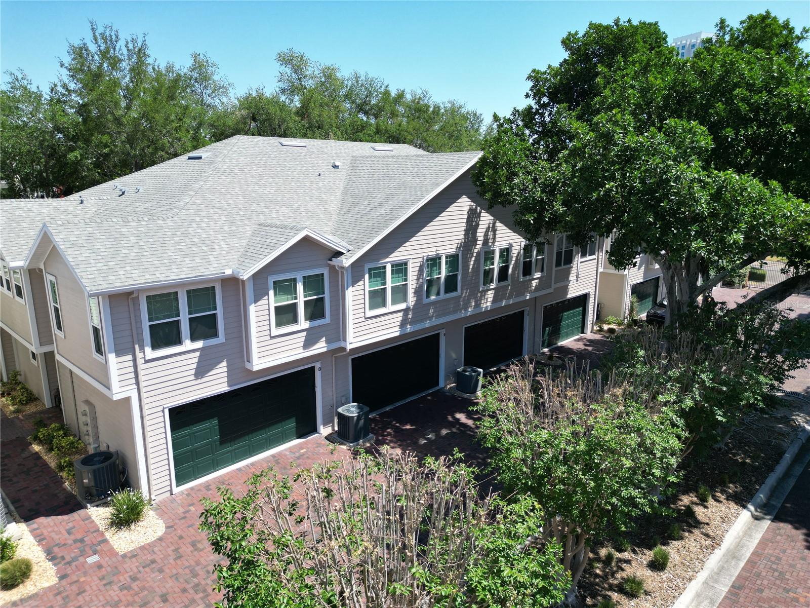 HUNTINGTON TWNHMS THE - Residential