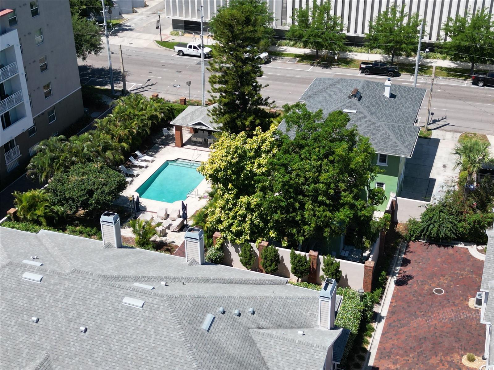 HUNTINGTON TWNHMS THE - Residential