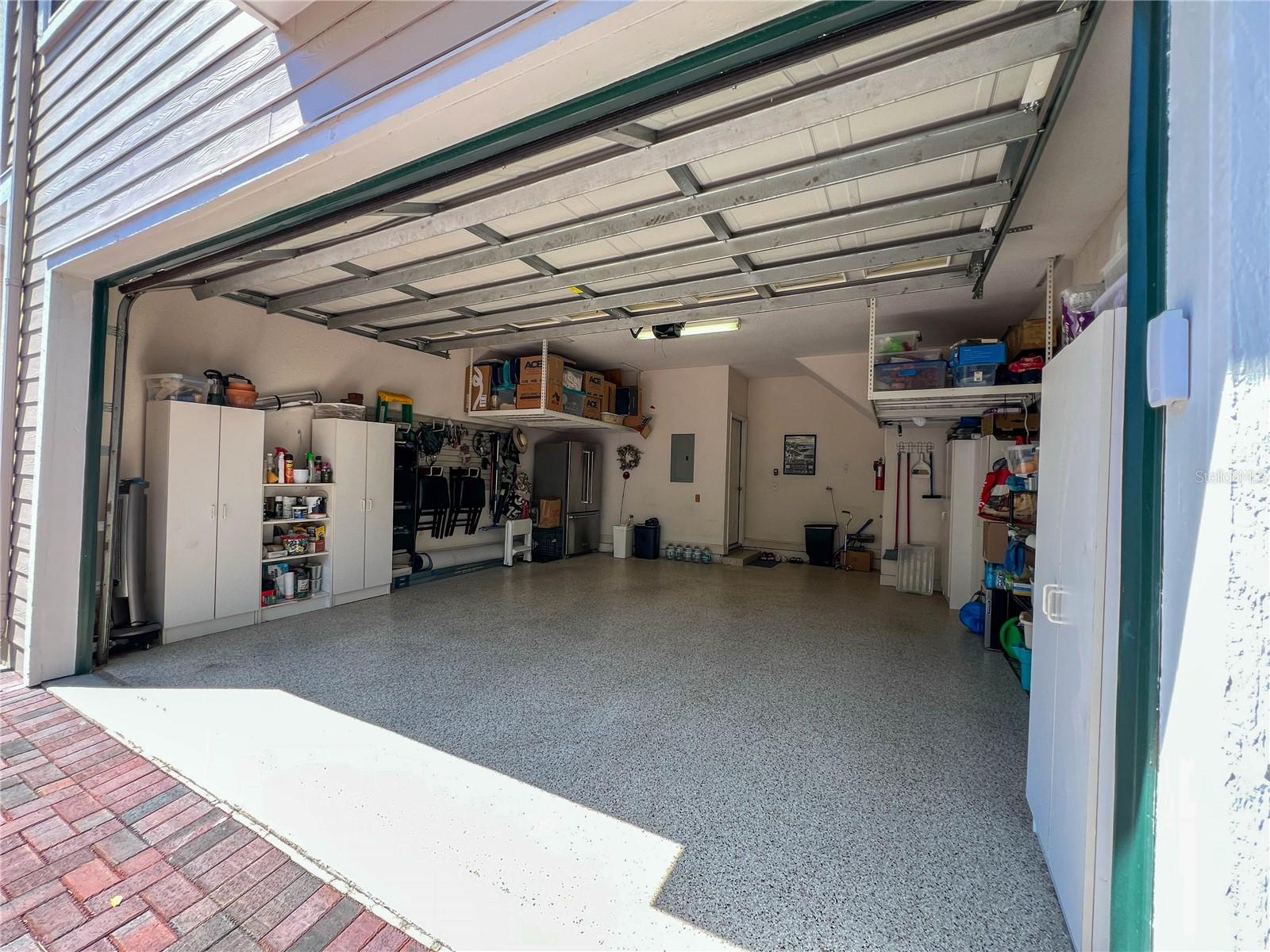 HUNTINGTON TWNHMS THE - Residential