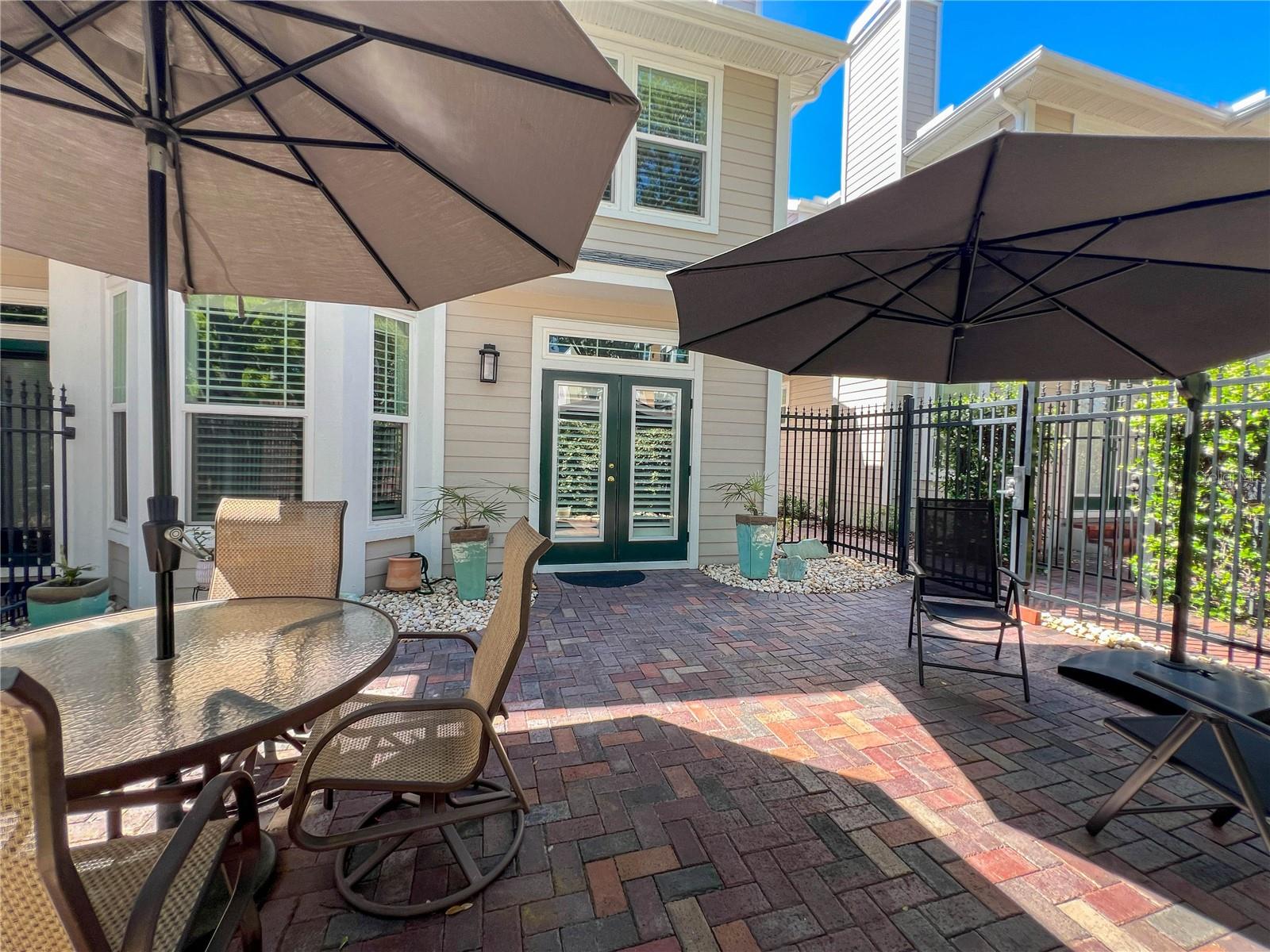 HUNTINGTON TWNHMS THE - Residential