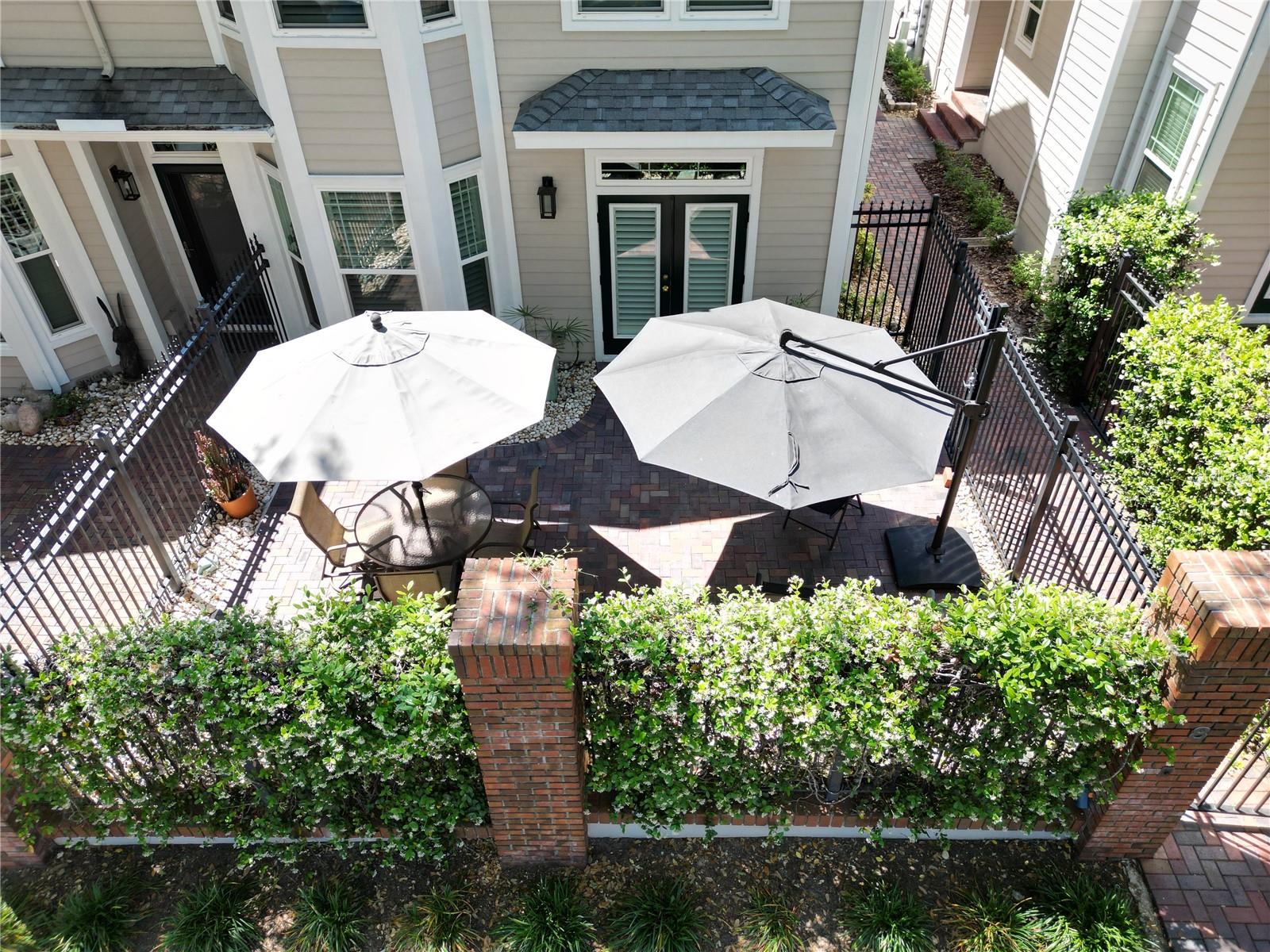 HUNTINGTON TWNHMS THE - Residential