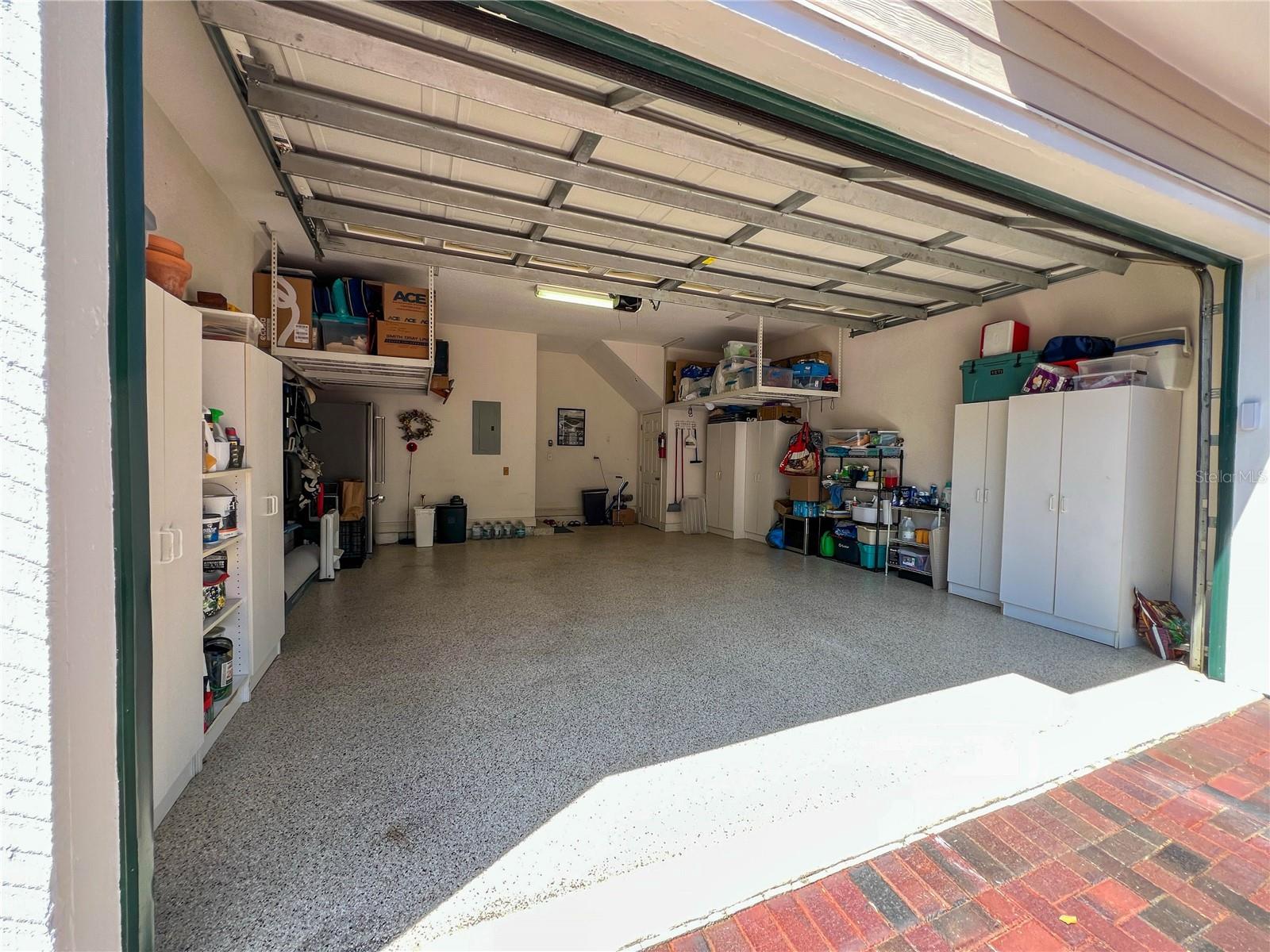 HUNTINGTON TWNHMS THE - Residential