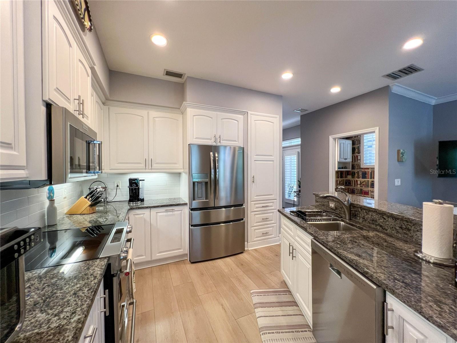 HUNTINGTON TWNHMS THE - Residential