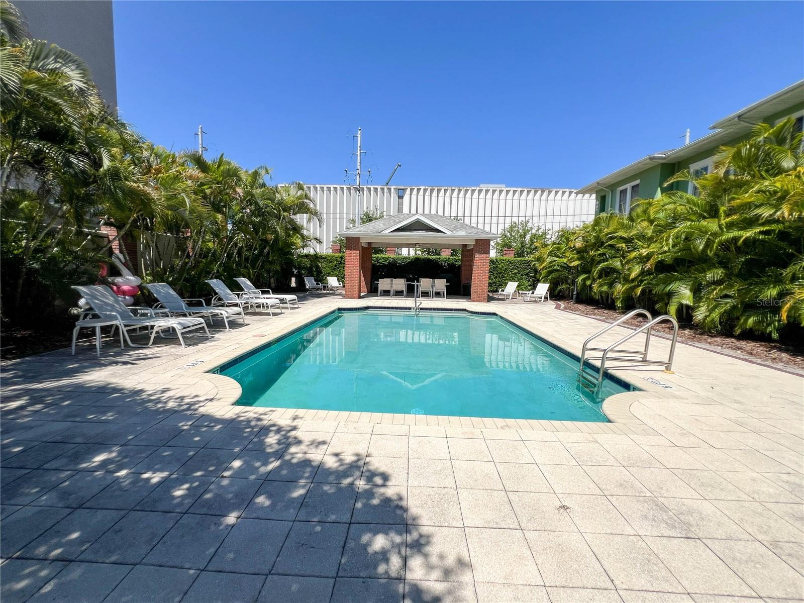 HUNTINGTON TWNHMS THE - Residential