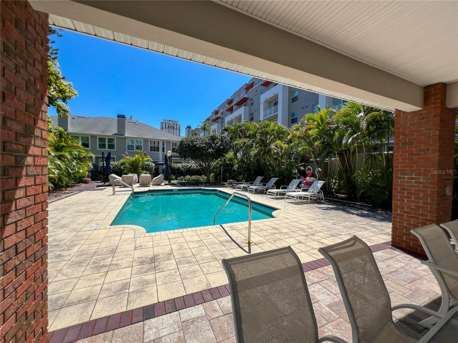 HUNTINGTON TWNHMS THE - Residential