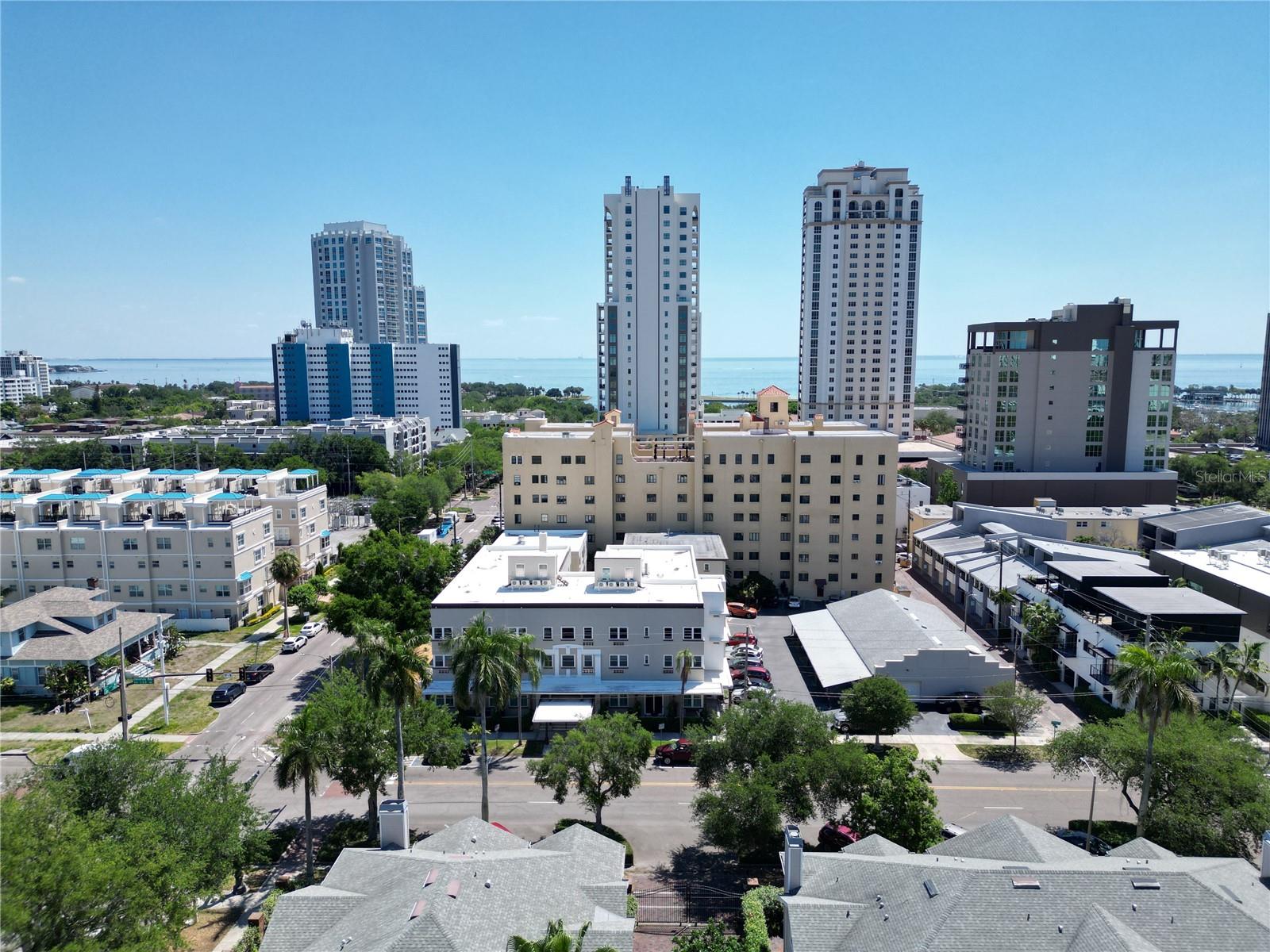 HUNTINGTON TWNHMS THE - Residential