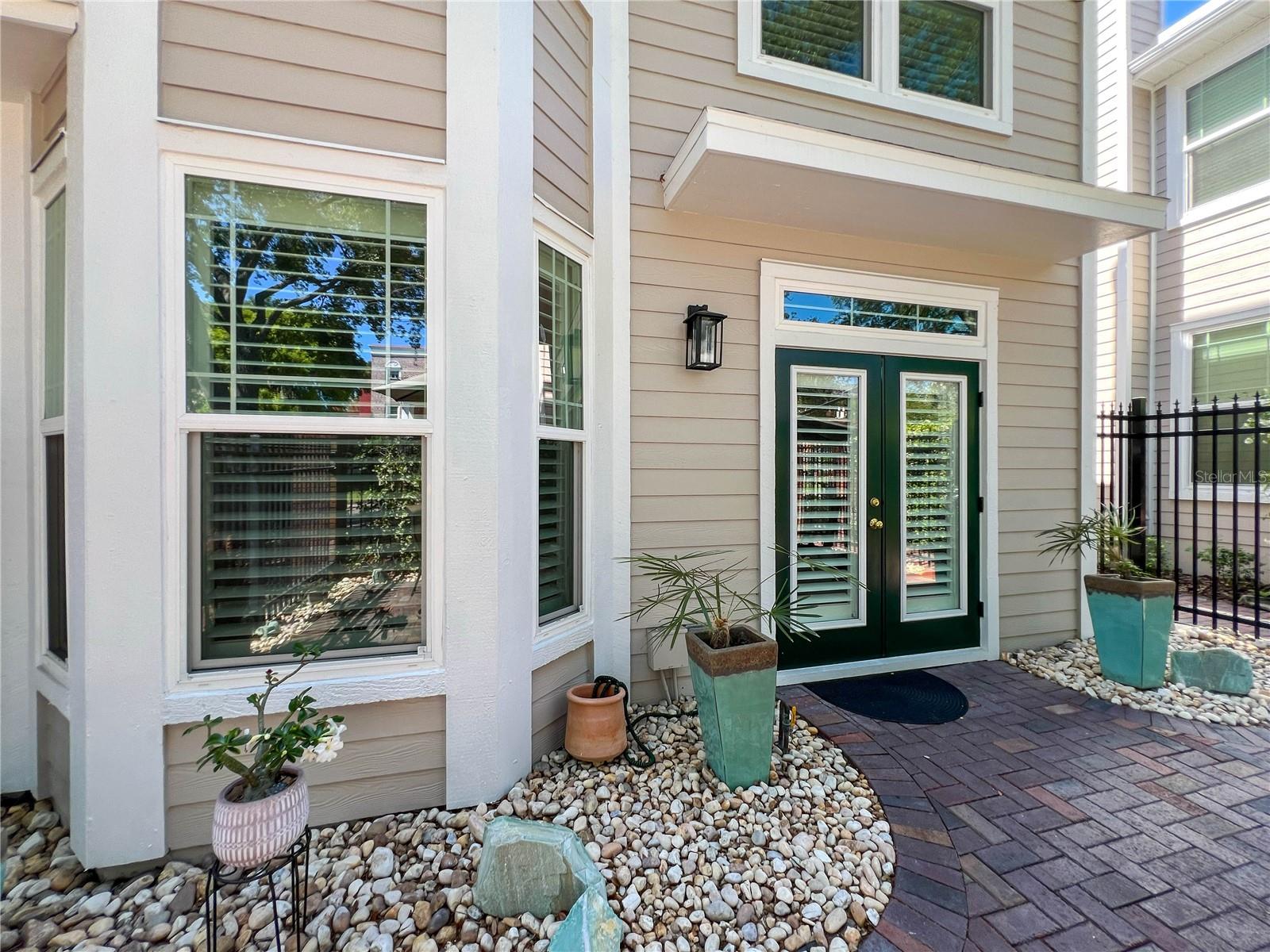 HUNTINGTON TWNHMS THE - Residential