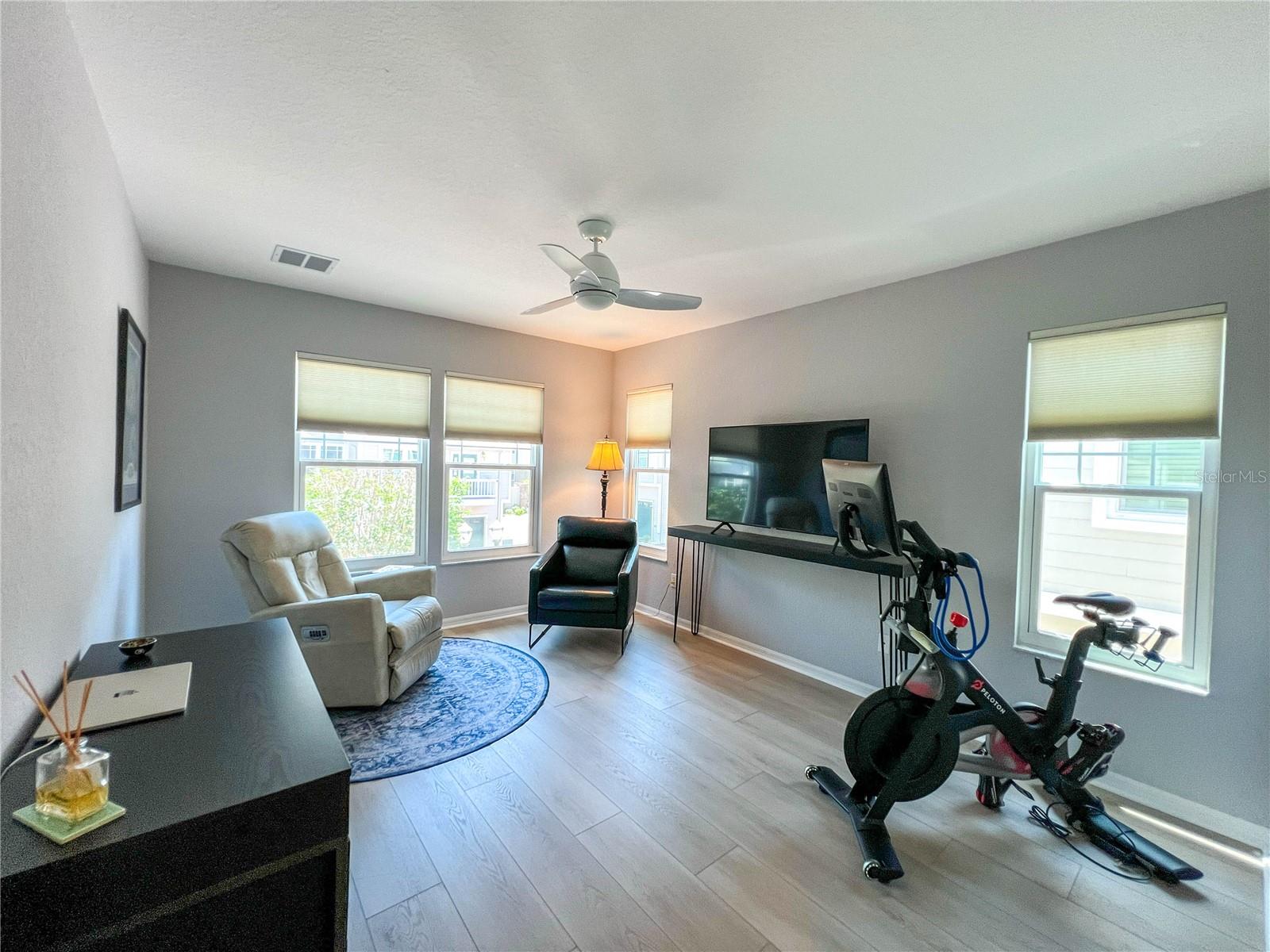 HUNTINGTON TWNHMS THE - Residential