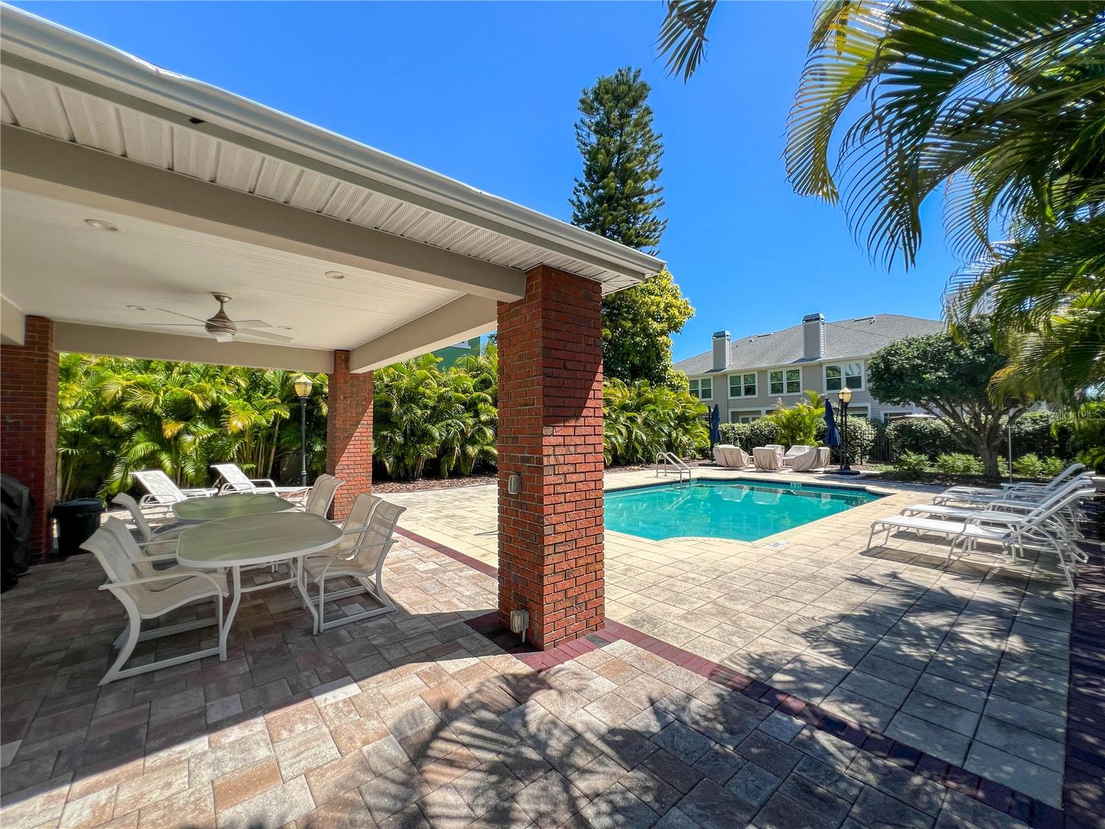 HUNTINGTON TWNHMS THE - Residential