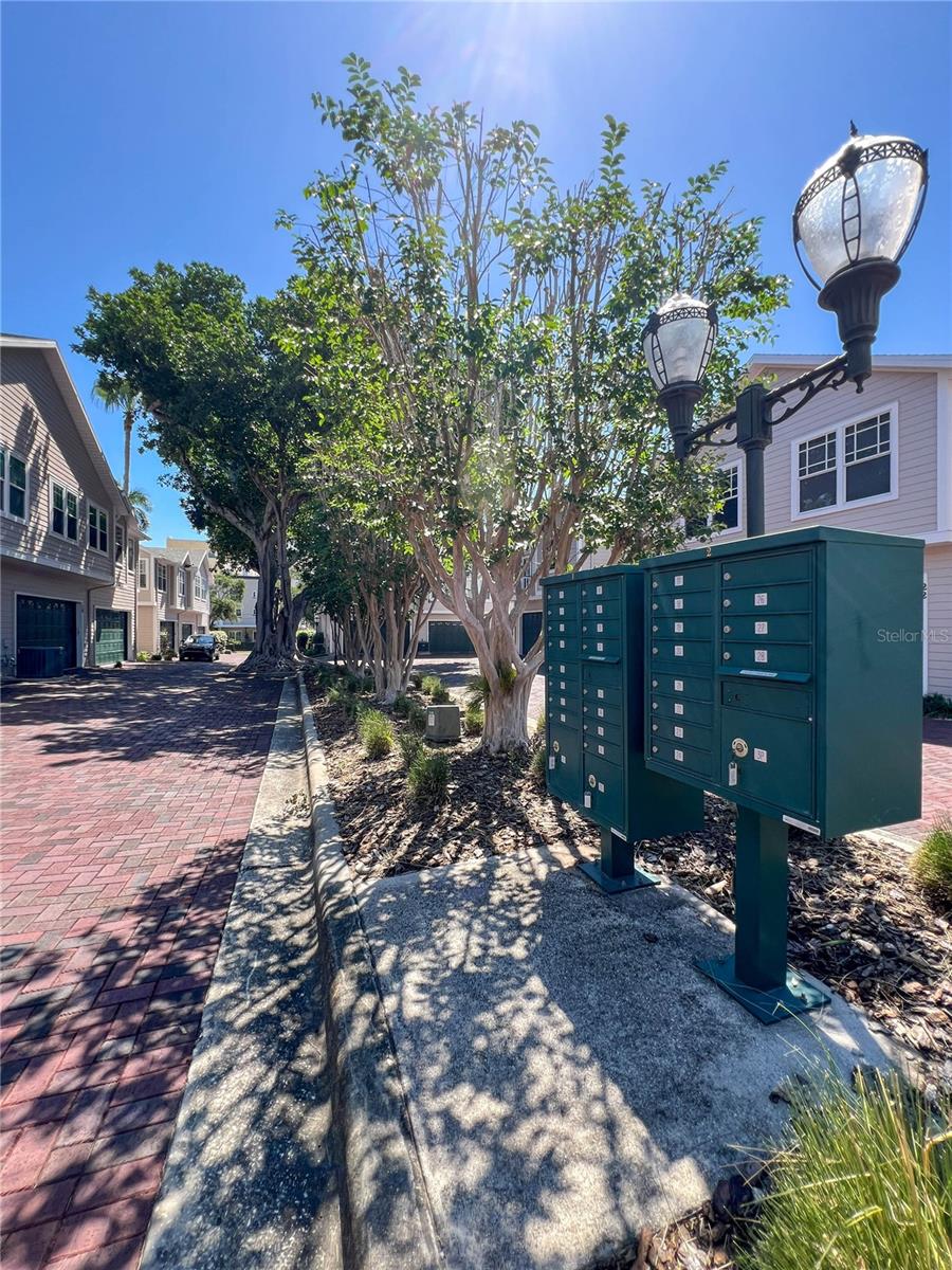 HUNTINGTON TWNHMS THE - Residential