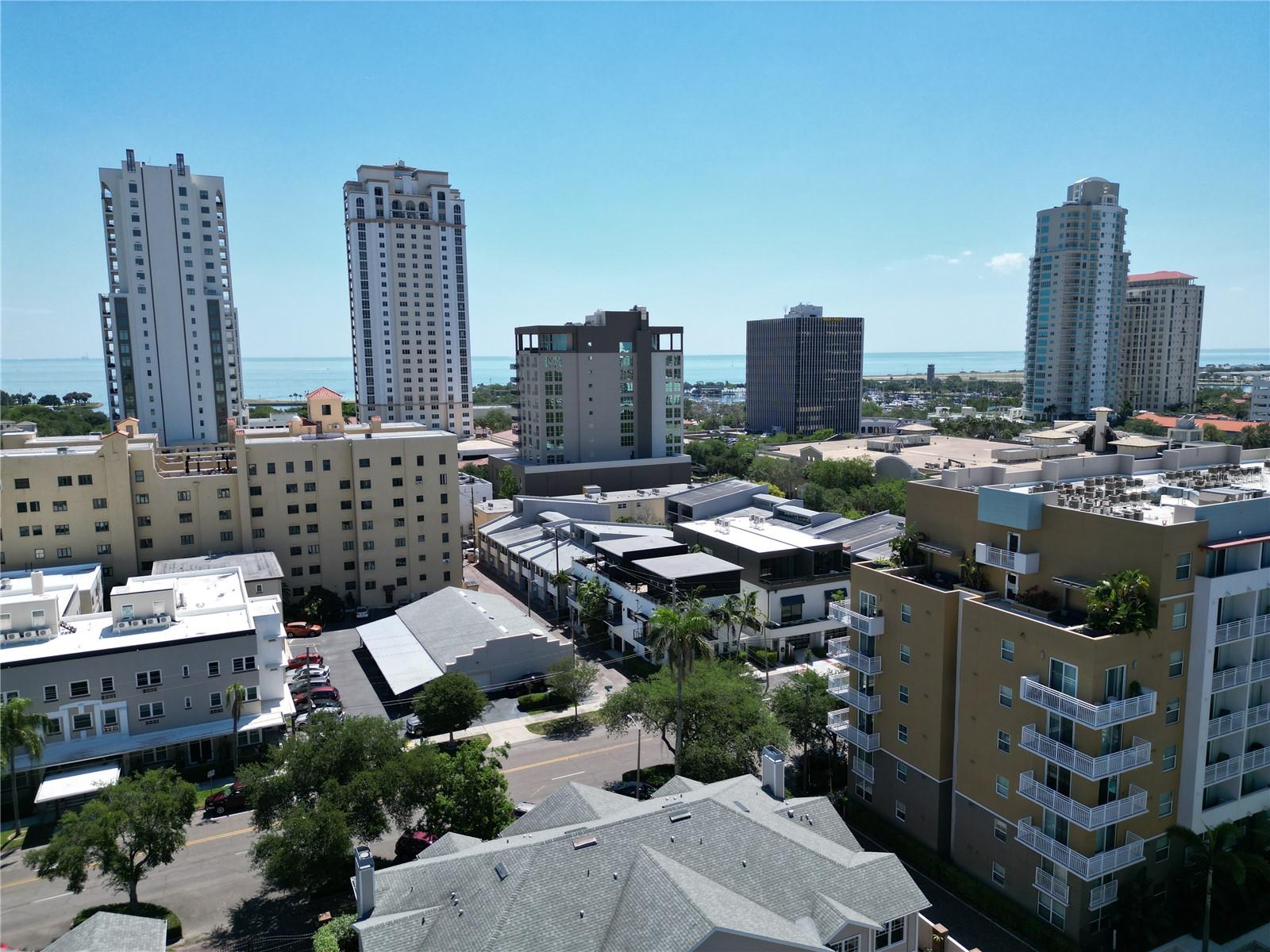 HUNTINGTON TWNHMS THE - Residential