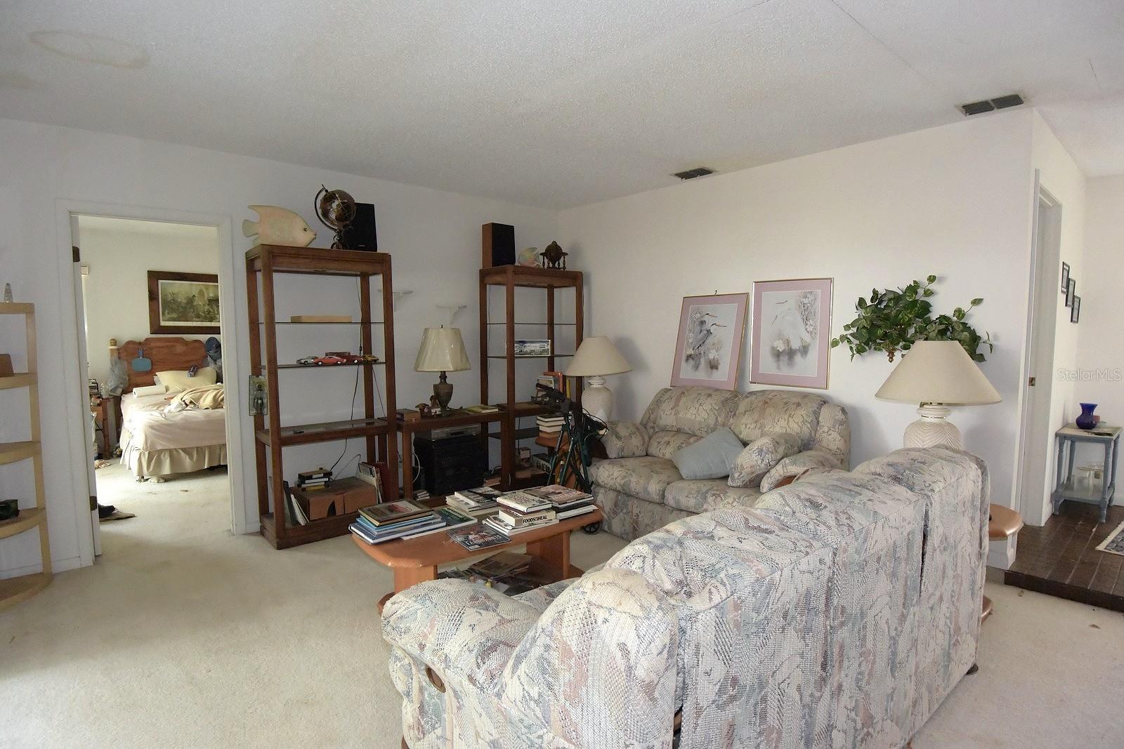 QUAIL HOLLOW ESTATES UNREC SUB - Residential