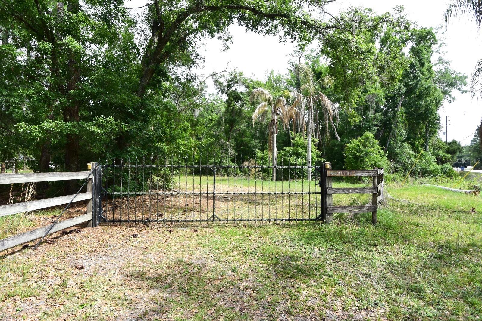 QUAIL HOLLOW ESTATES UNREC SUB - Residential