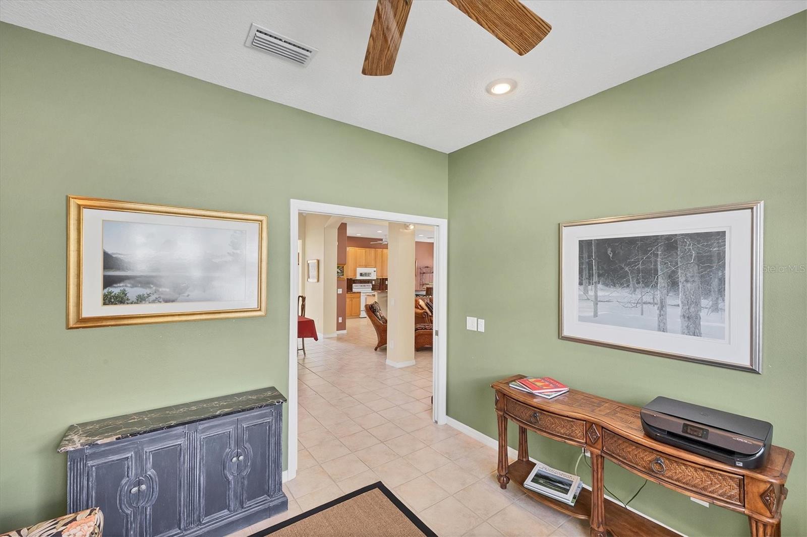 PELICAN POINTE GOLF & COUNTRY CLUB - Residential