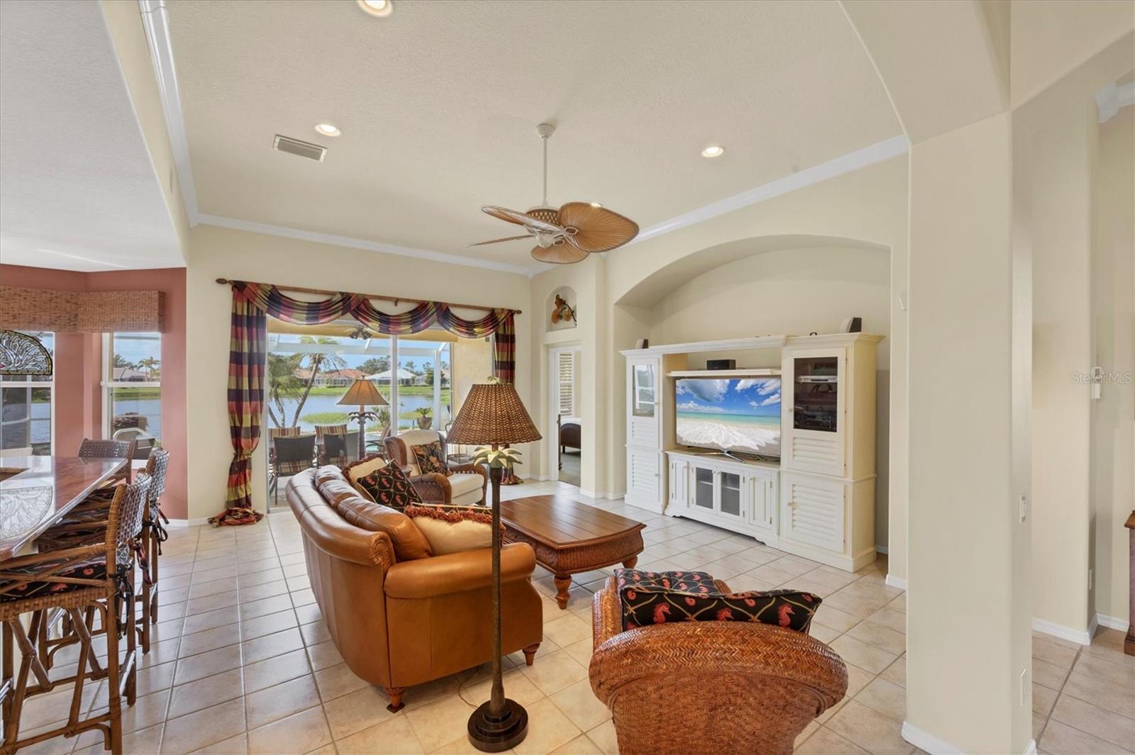 PELICAN POINTE GOLF & COUNTRY CLUB - Residential