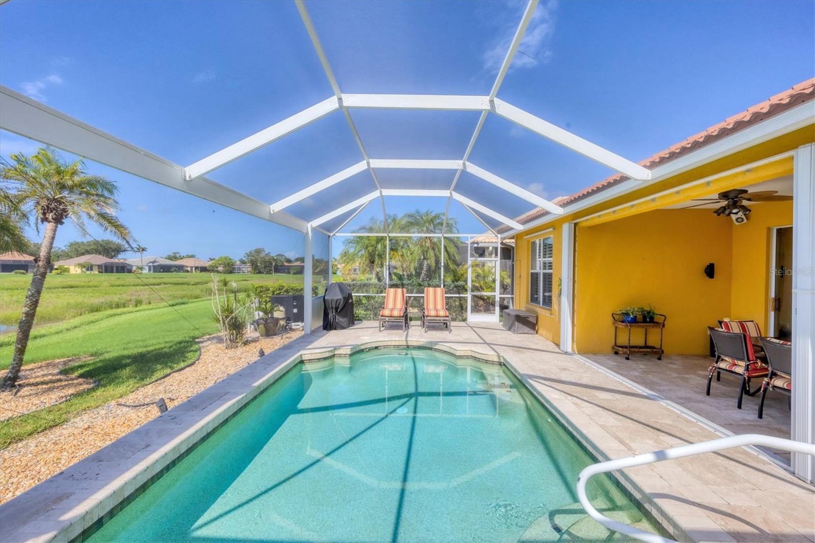 PELICAN POINTE GOLF & COUNTRY CLUB - Residential