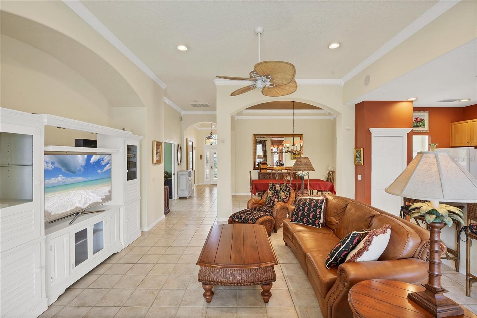 PELICAN POINTE GOLF & COUNTRY CLUB - Residential