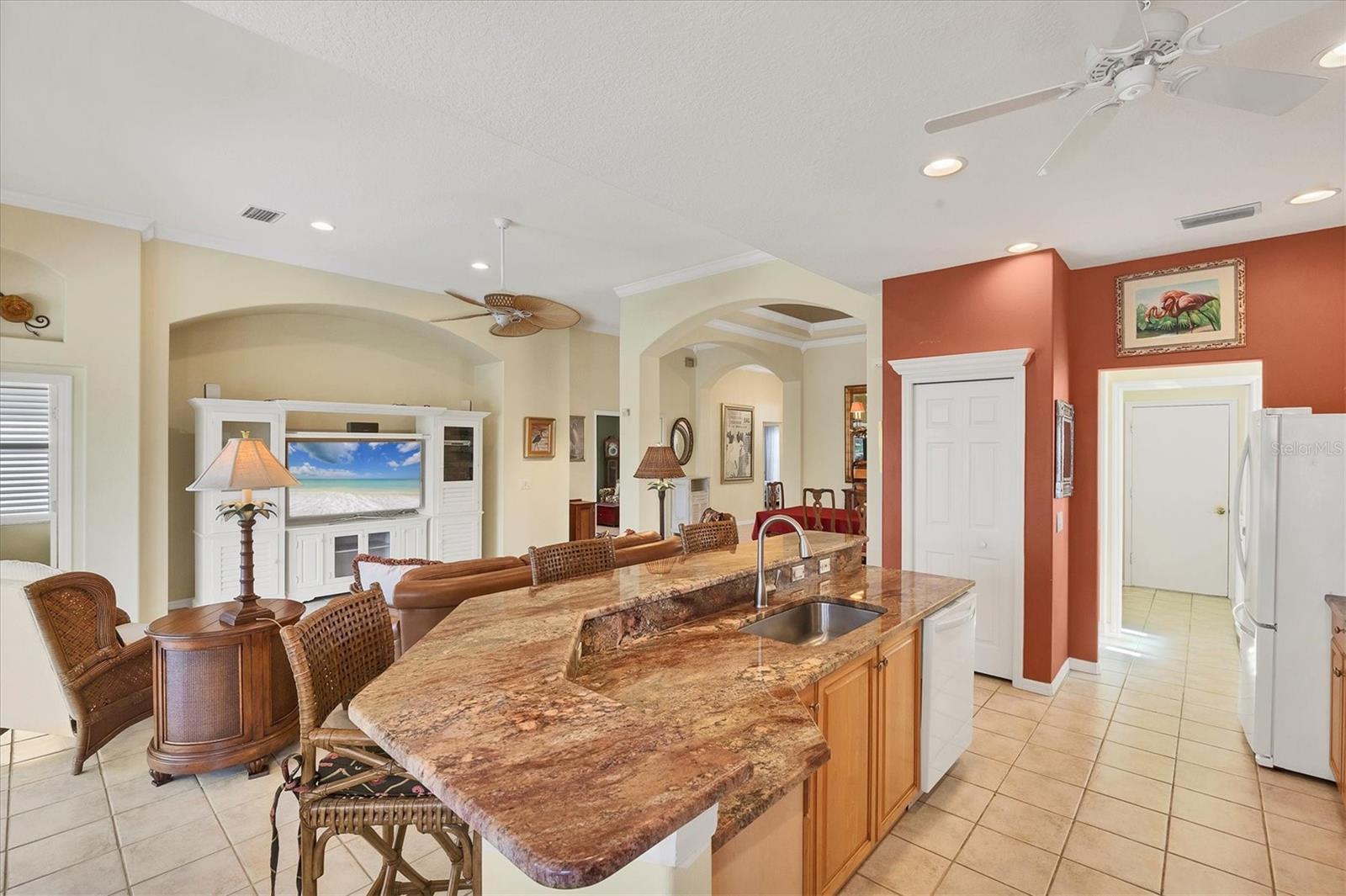 PELICAN POINTE GOLF & COUNTRY CLUB - Residential