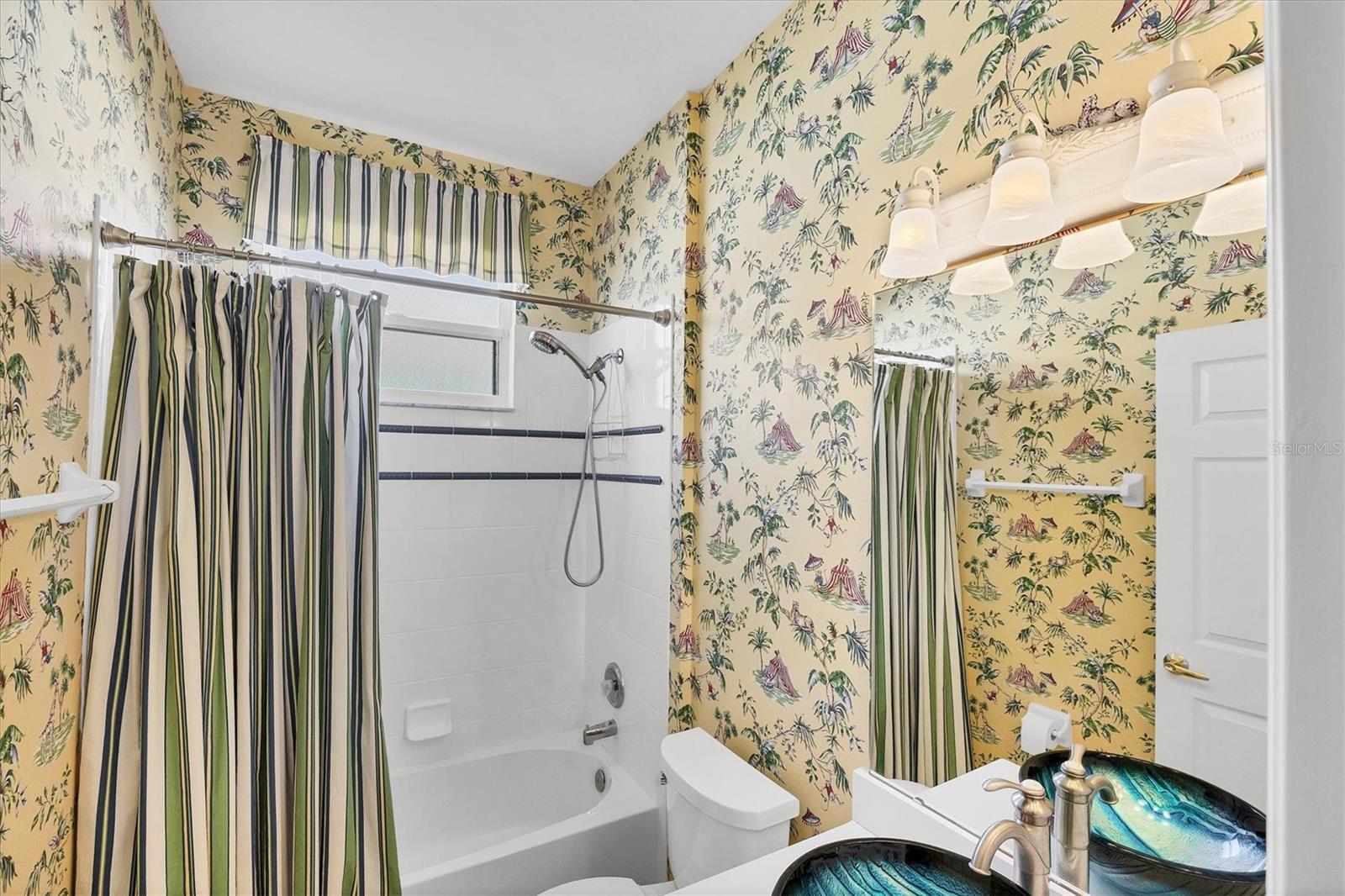 PELICAN POINTE GOLF & COUNTRY CLUB - Residential